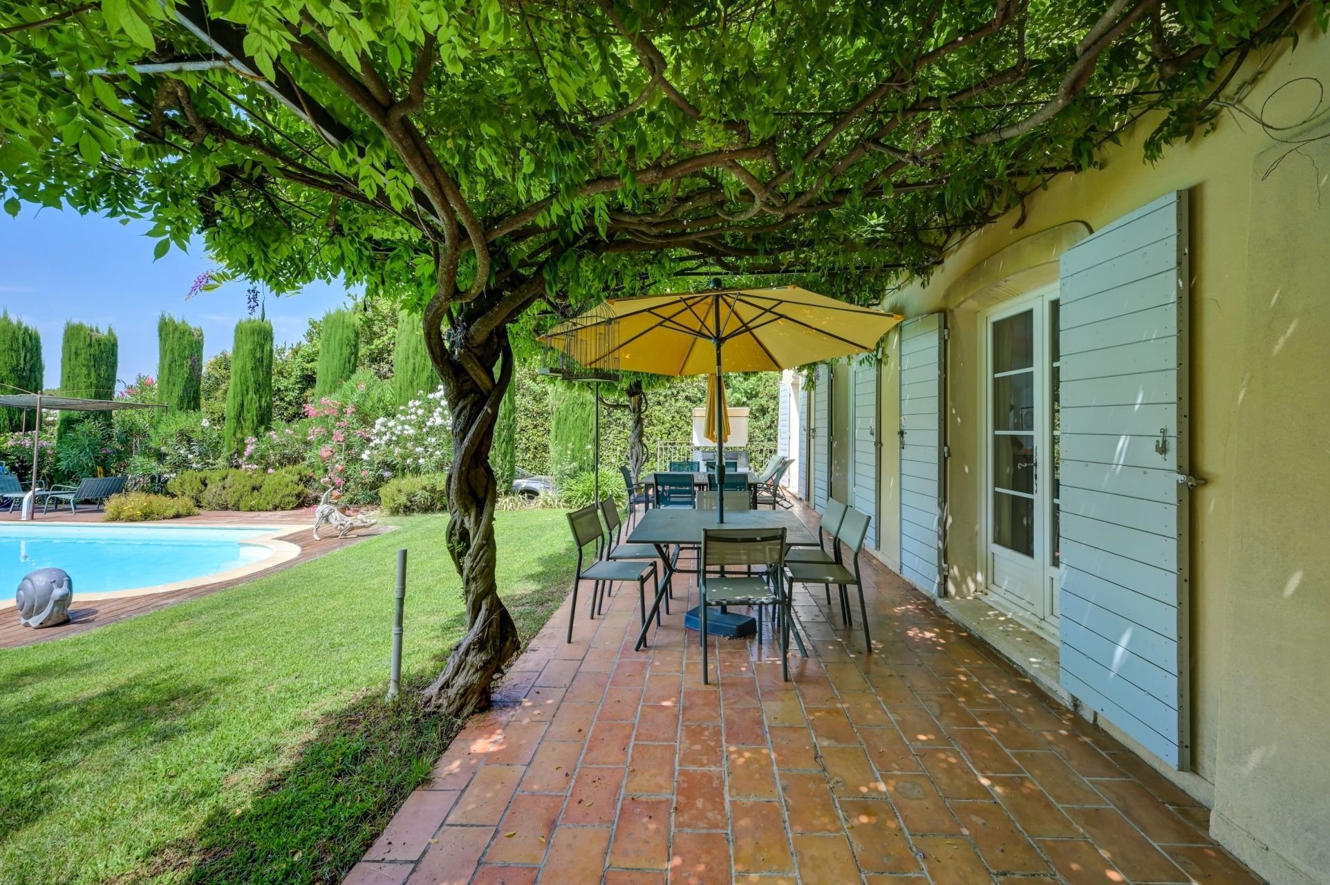 luxury house 8 Rooms for sale on BOUC BEL AIR (13320)