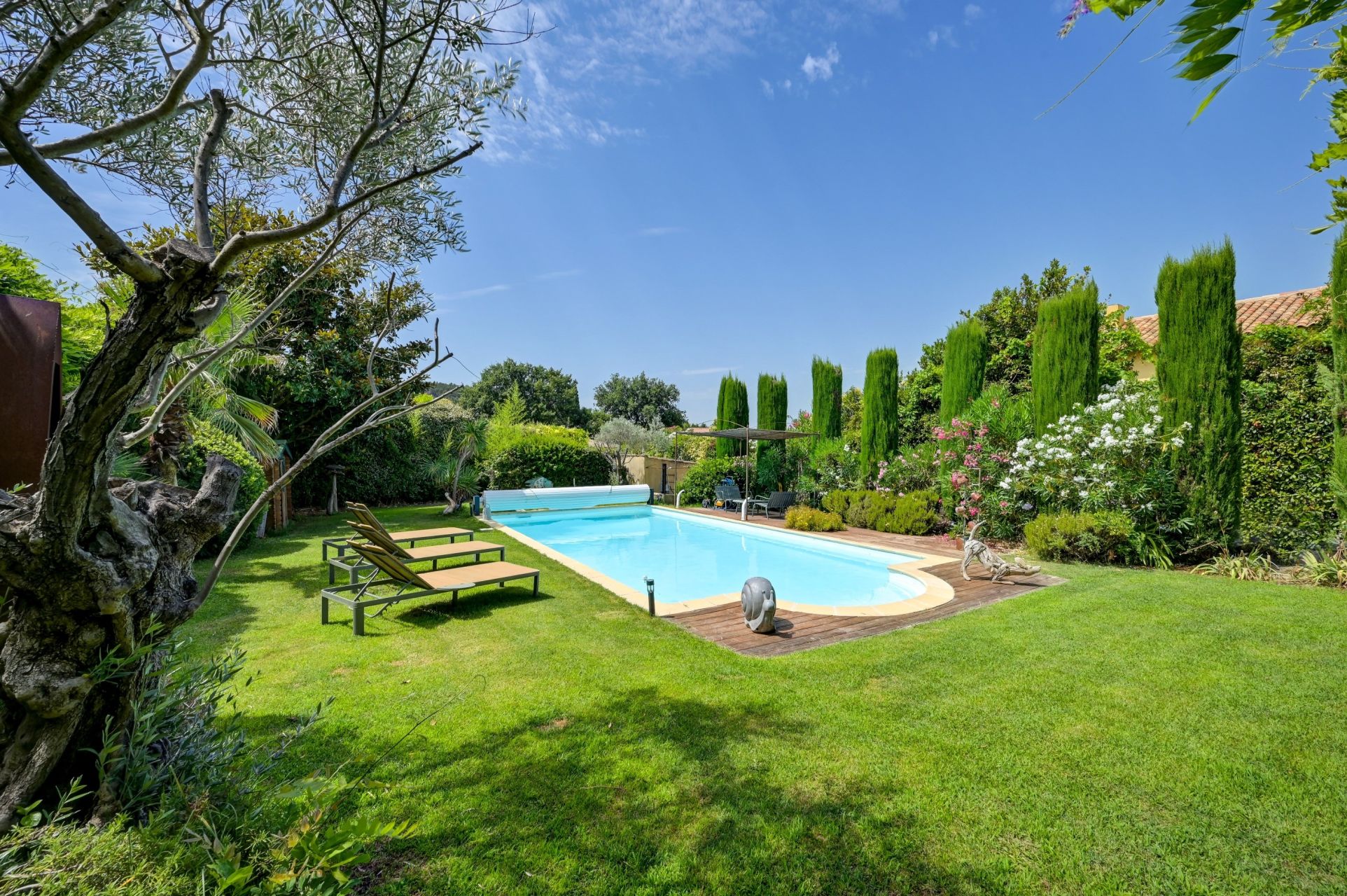 luxury house 8 Rooms for sale on BOUC BEL AIR (13320)