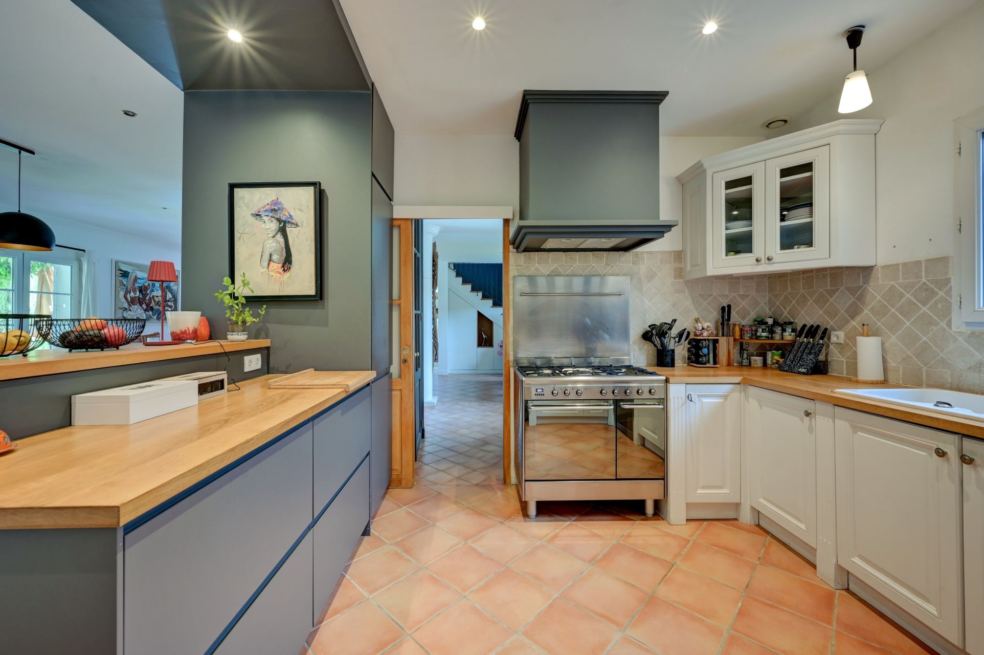 luxury house 8 Rooms for sale on BOUC BEL AIR (13320)