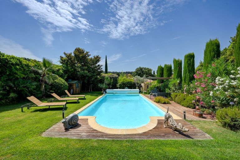luxury house 8 Rooms for sale on BOUC BEL AIR (13320)