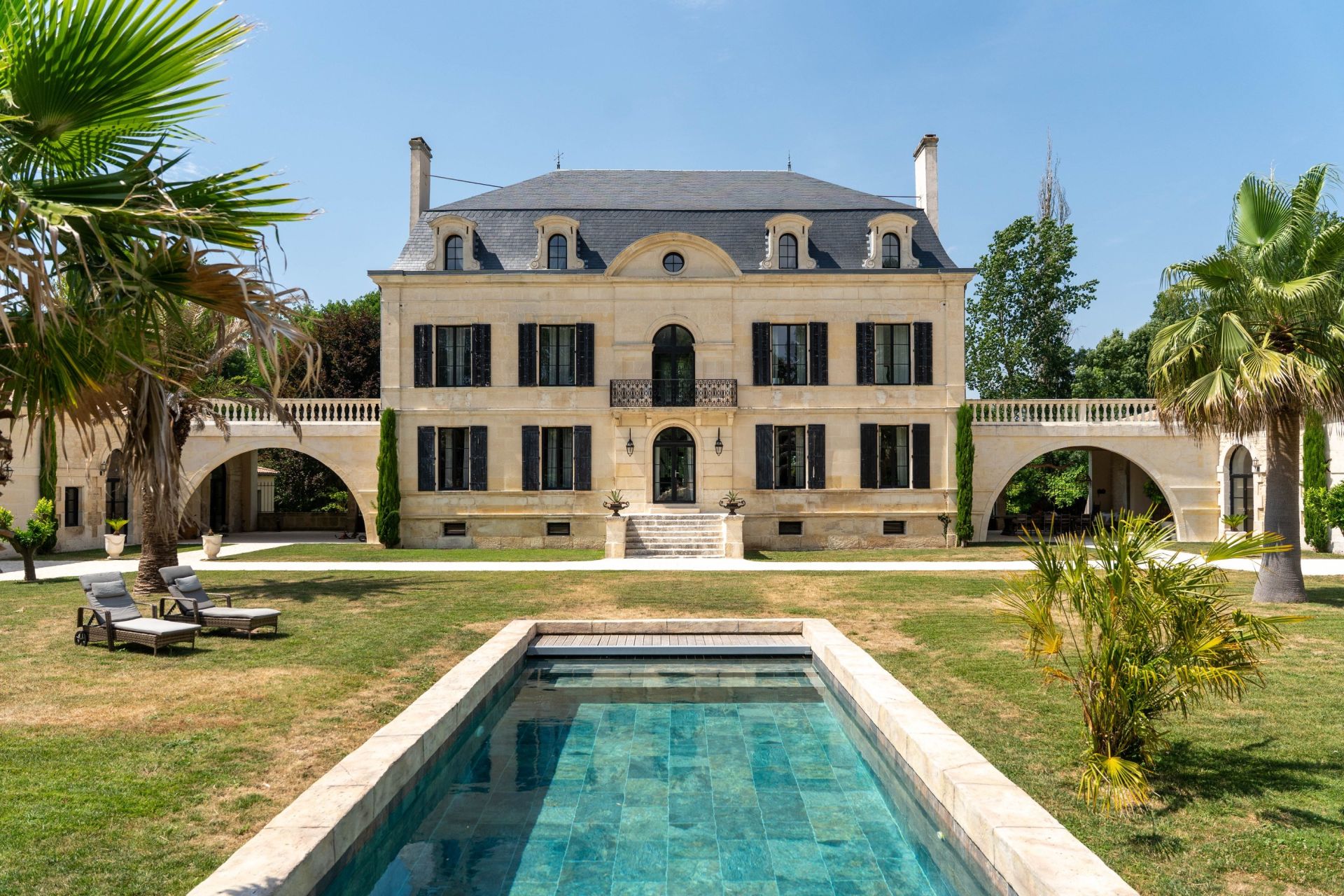 castle 23 Rooms for sale on ST JULIEN DE L ESCAP (17400)