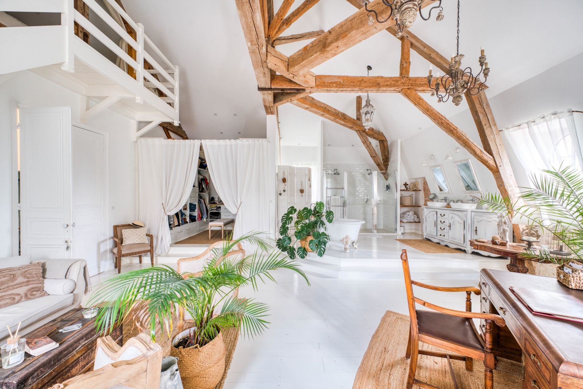 castle 23 Rooms for sale on ST JULIEN DE L ESCAP (17400)