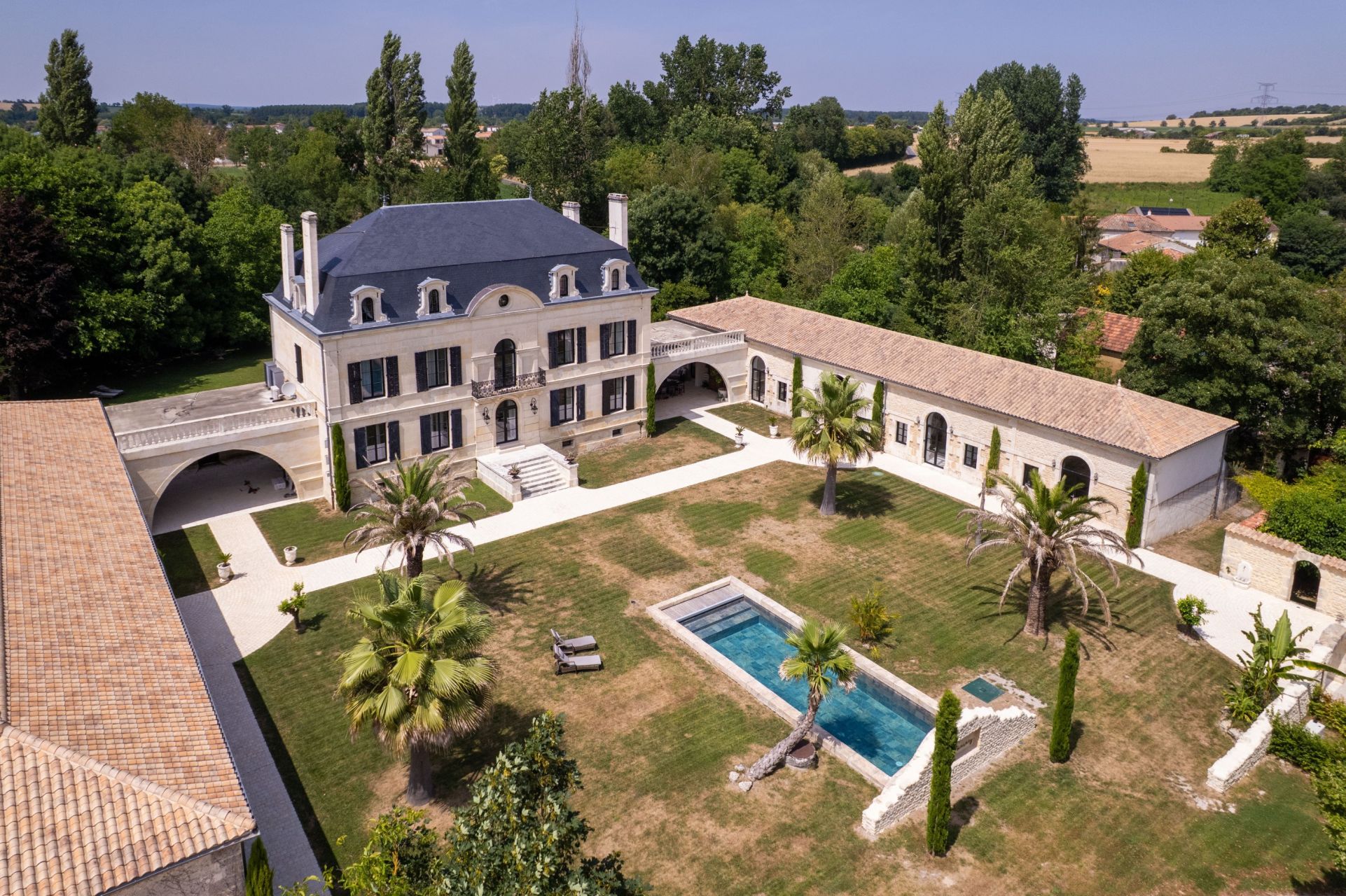 castle 23 Rooms for sale on ST JULIEN DE L ESCAP (17400)