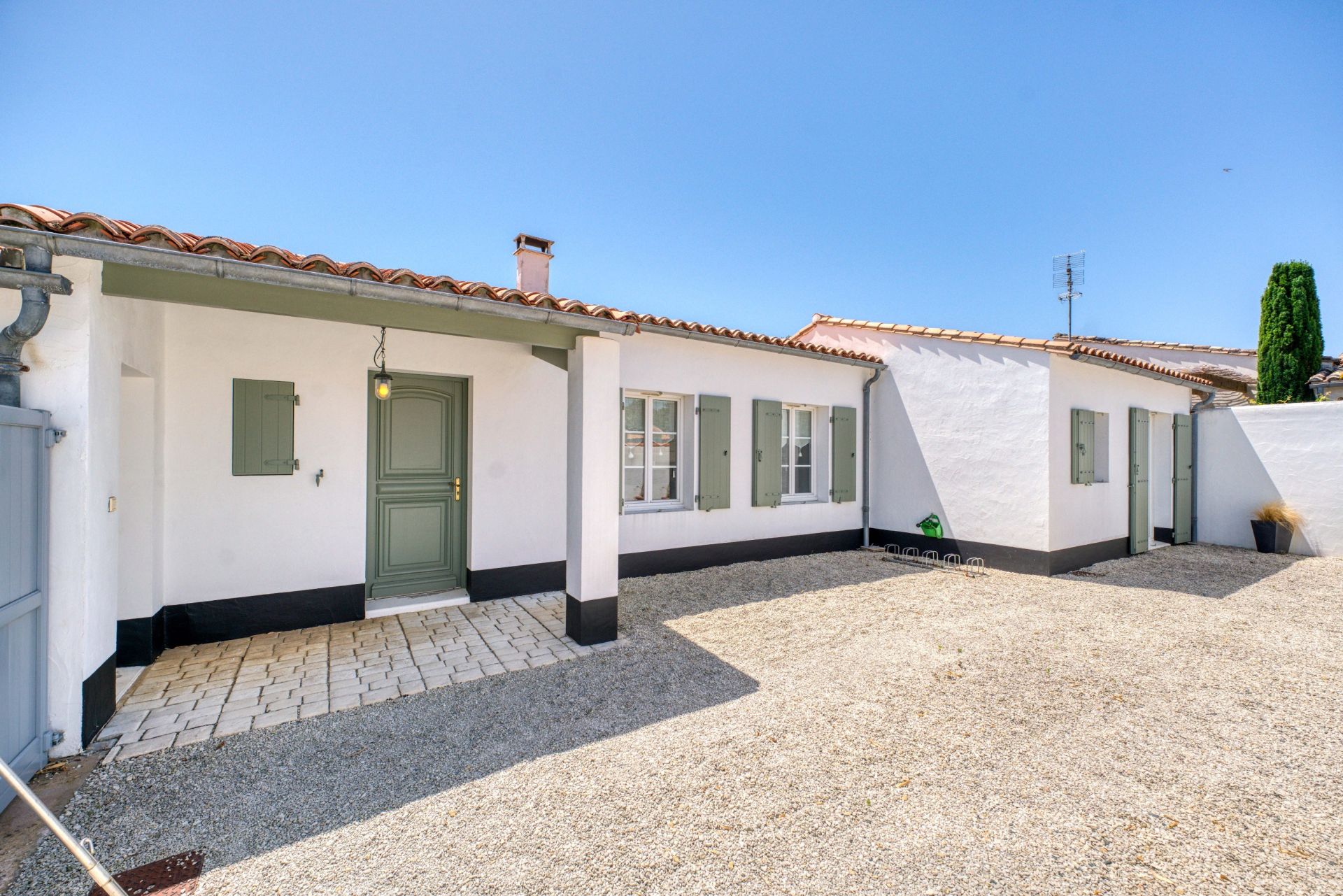 luxury house 5 Rooms for sale on LA FLOTTE (17630)