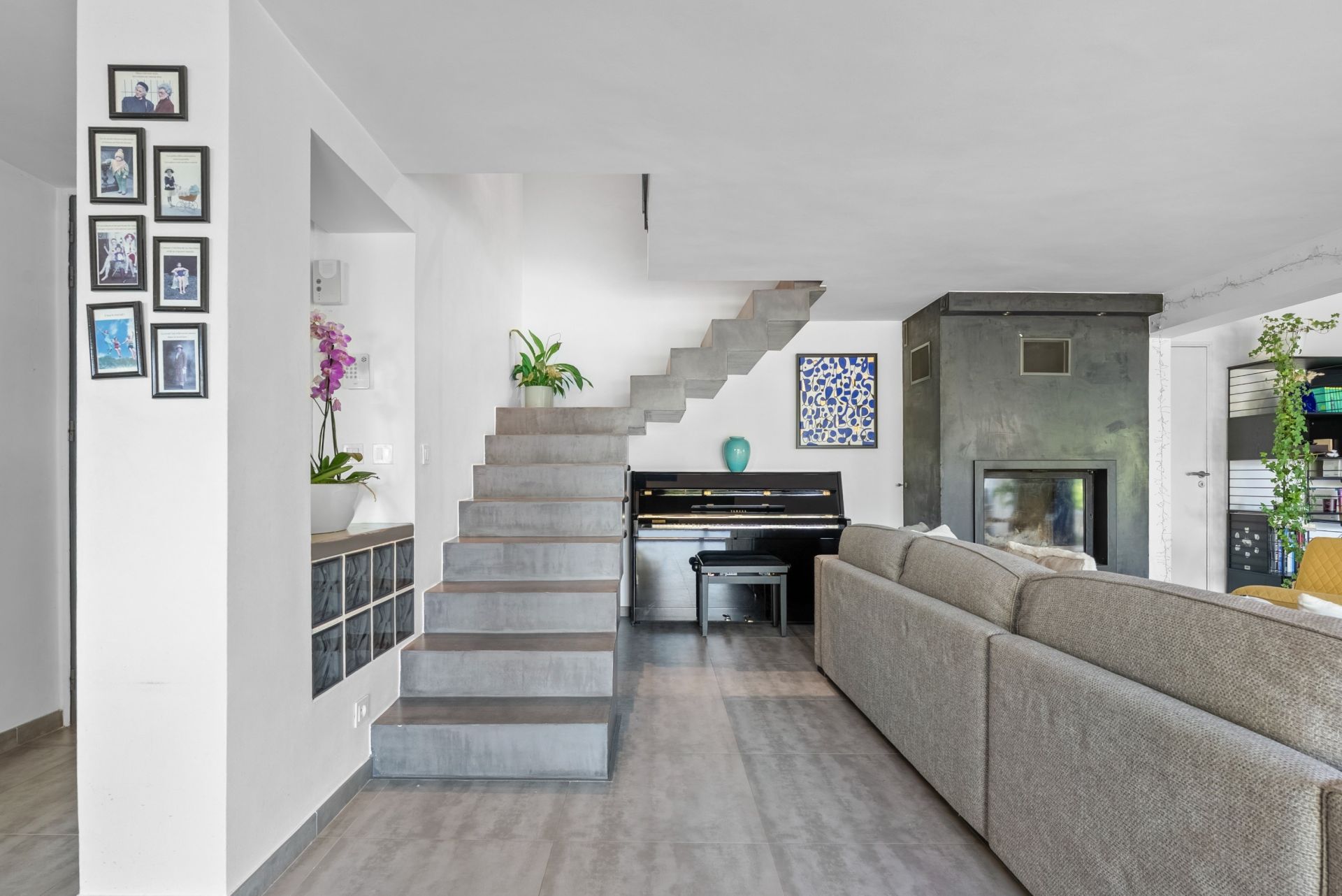 luxury house 5 Rooms for rent on AUBAGNE (13400)