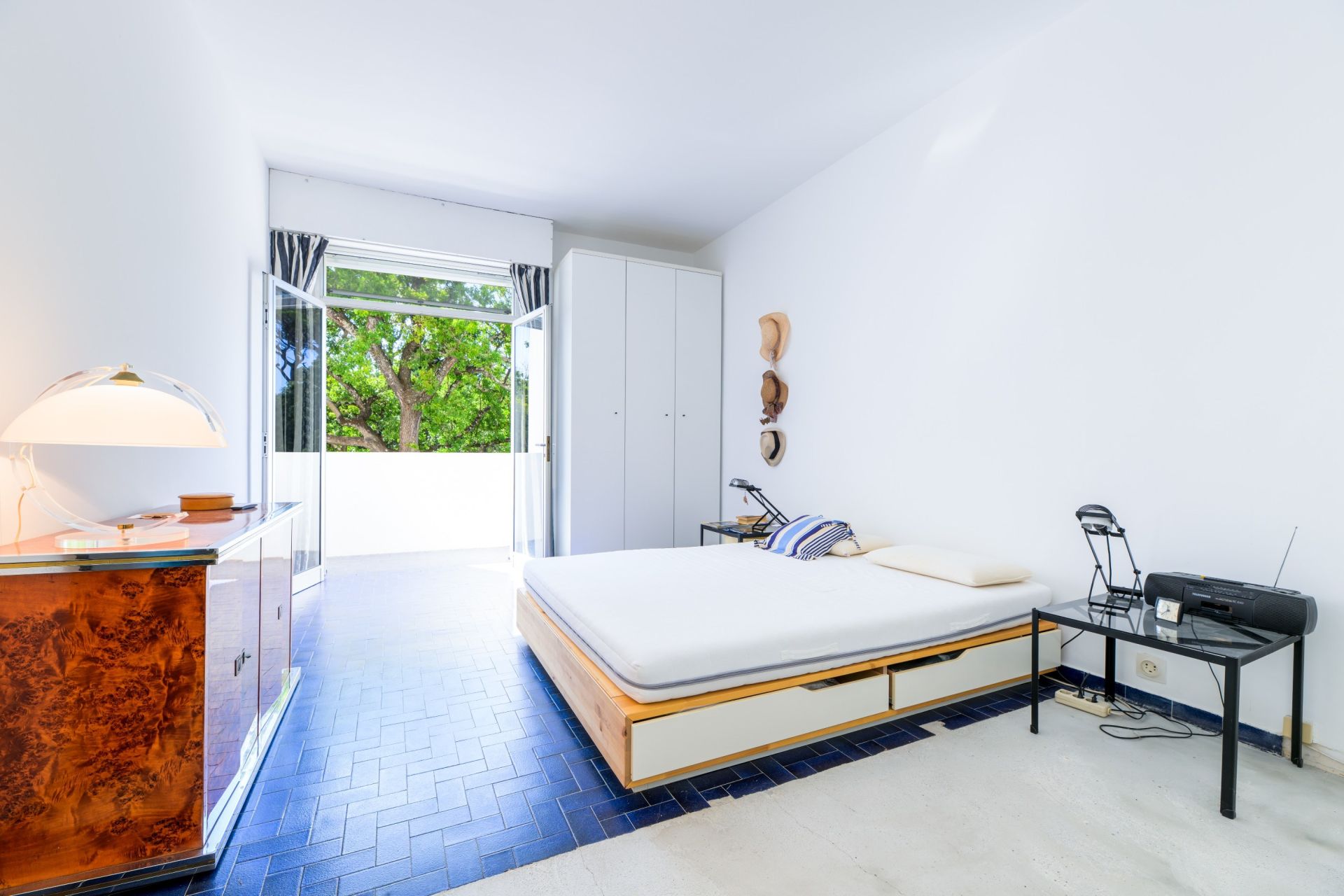luxury apartment 3 Rooms for sale on ST TROPEZ (83990)