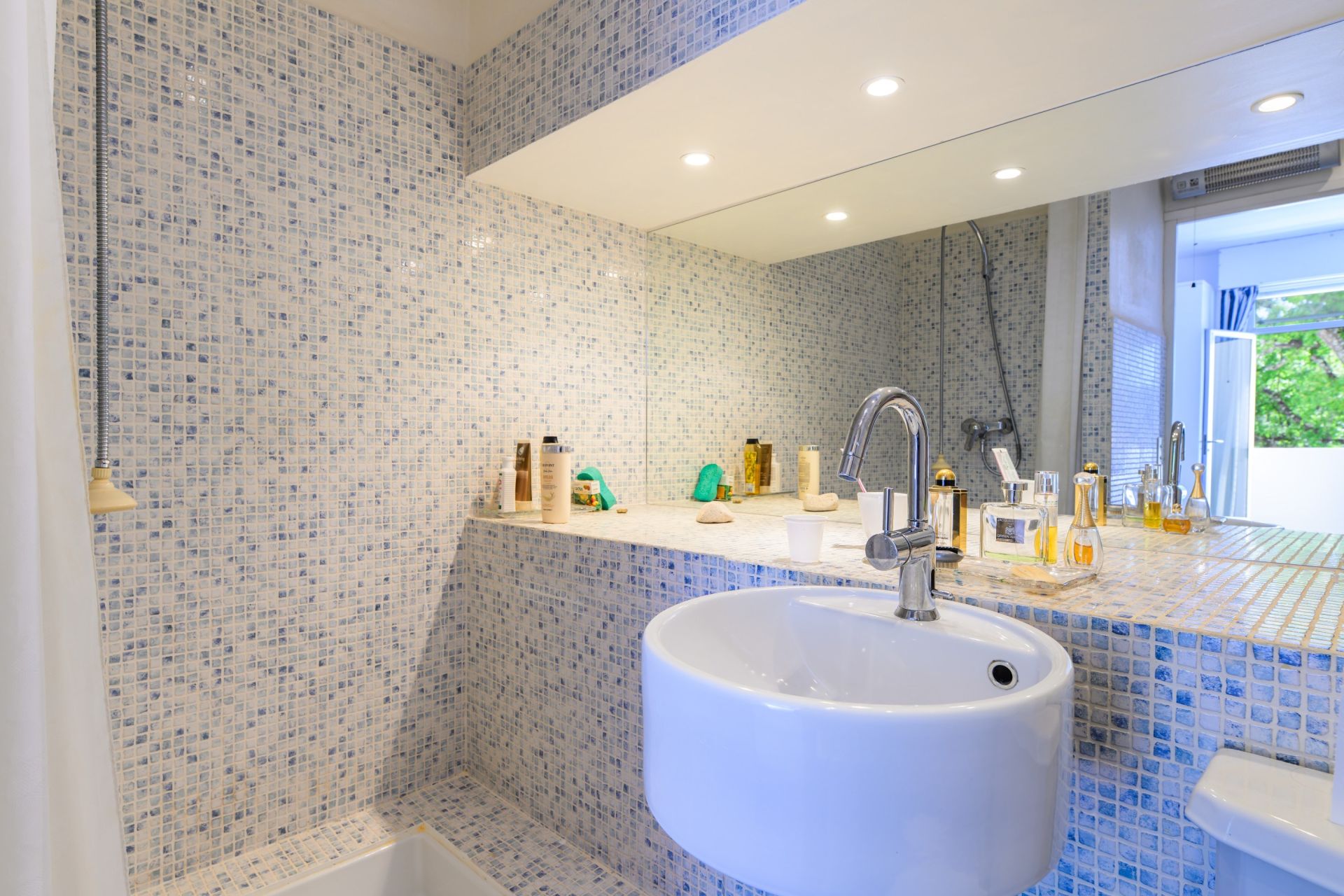 luxury apartment 3 Rooms for sale on ST TROPEZ (83990)