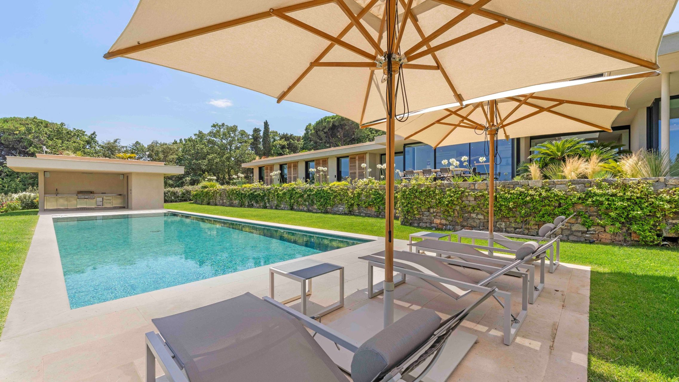 maison contemporaine 10 Pièces en vente sur RAMATUELLE (83350)