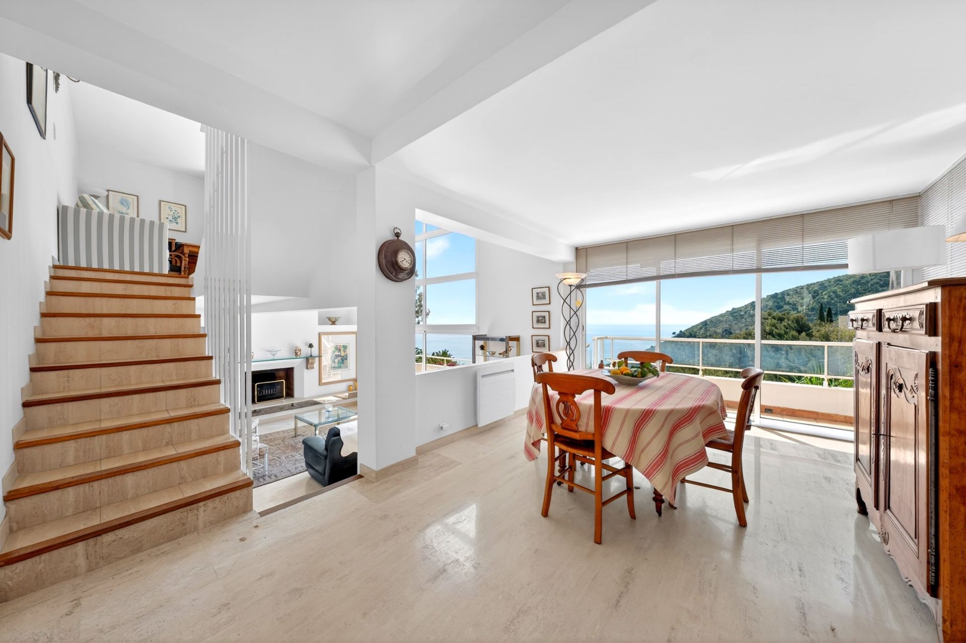 luxury villa 7 Rooms for sale on EZE (06360)