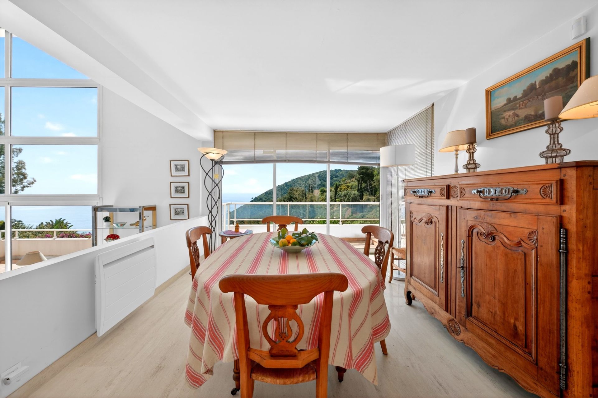 luxury villa 7 Rooms for sale on EZE (06360)
