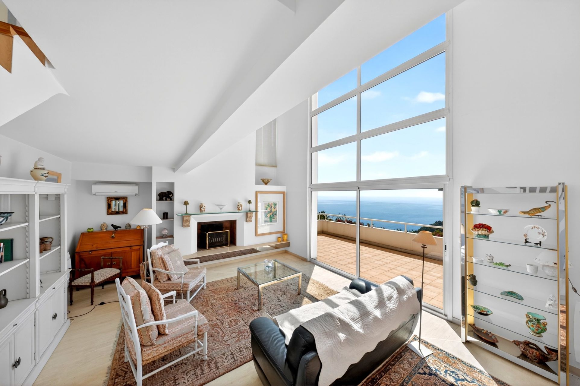 luxury villa 7 Rooms for sale on EZE (06360)