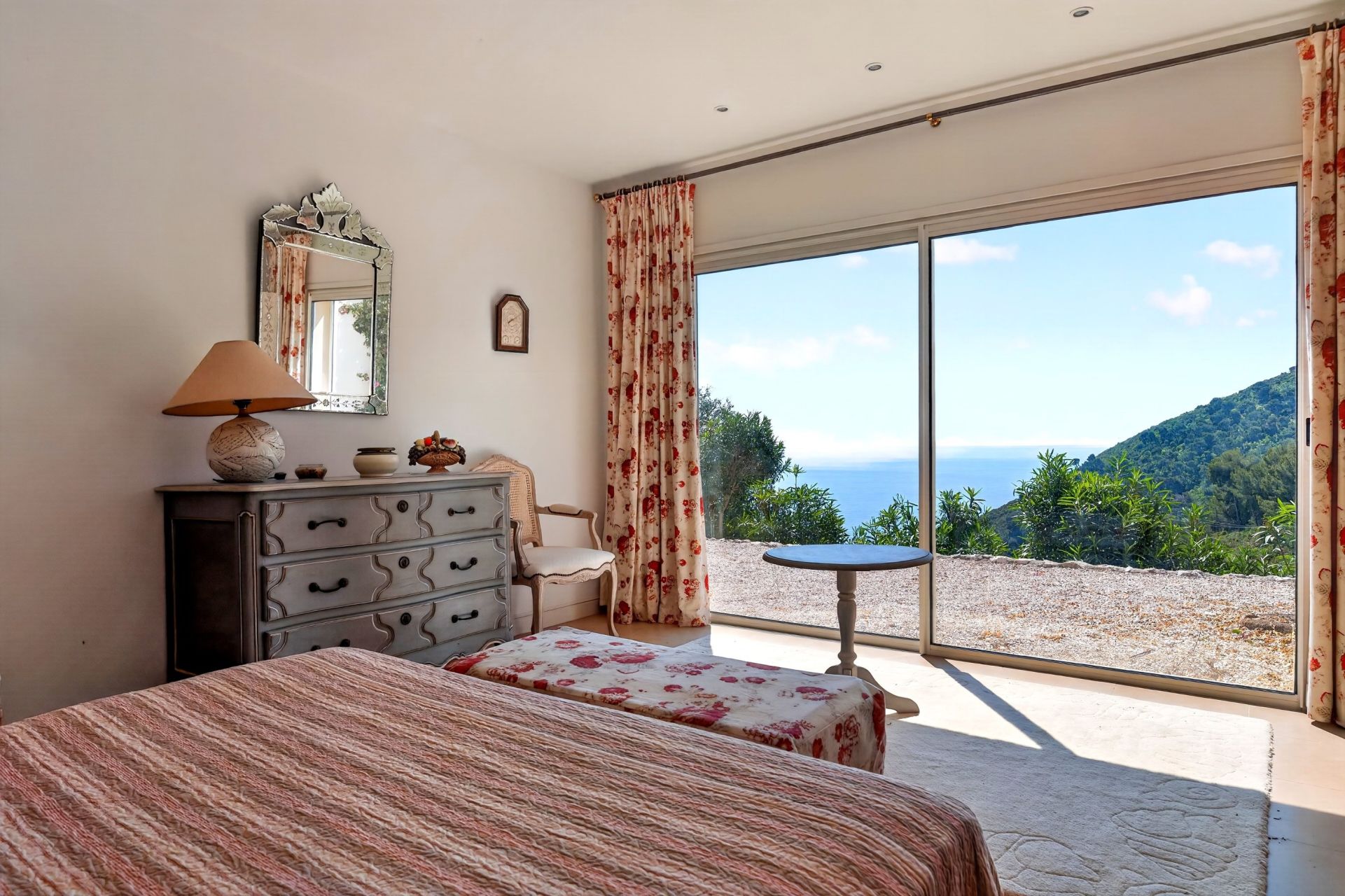 luxury villa 7 Rooms for sale on EZE (06360)