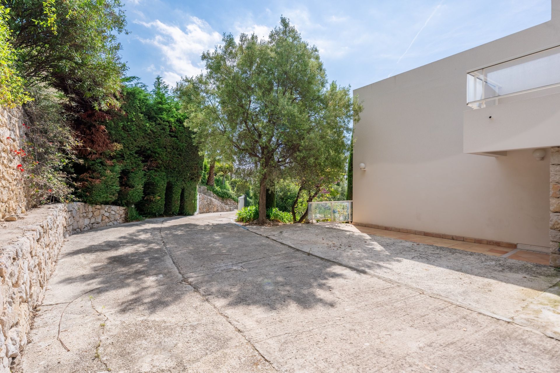 luxury villa 7 Rooms for sale on EZE (06360)