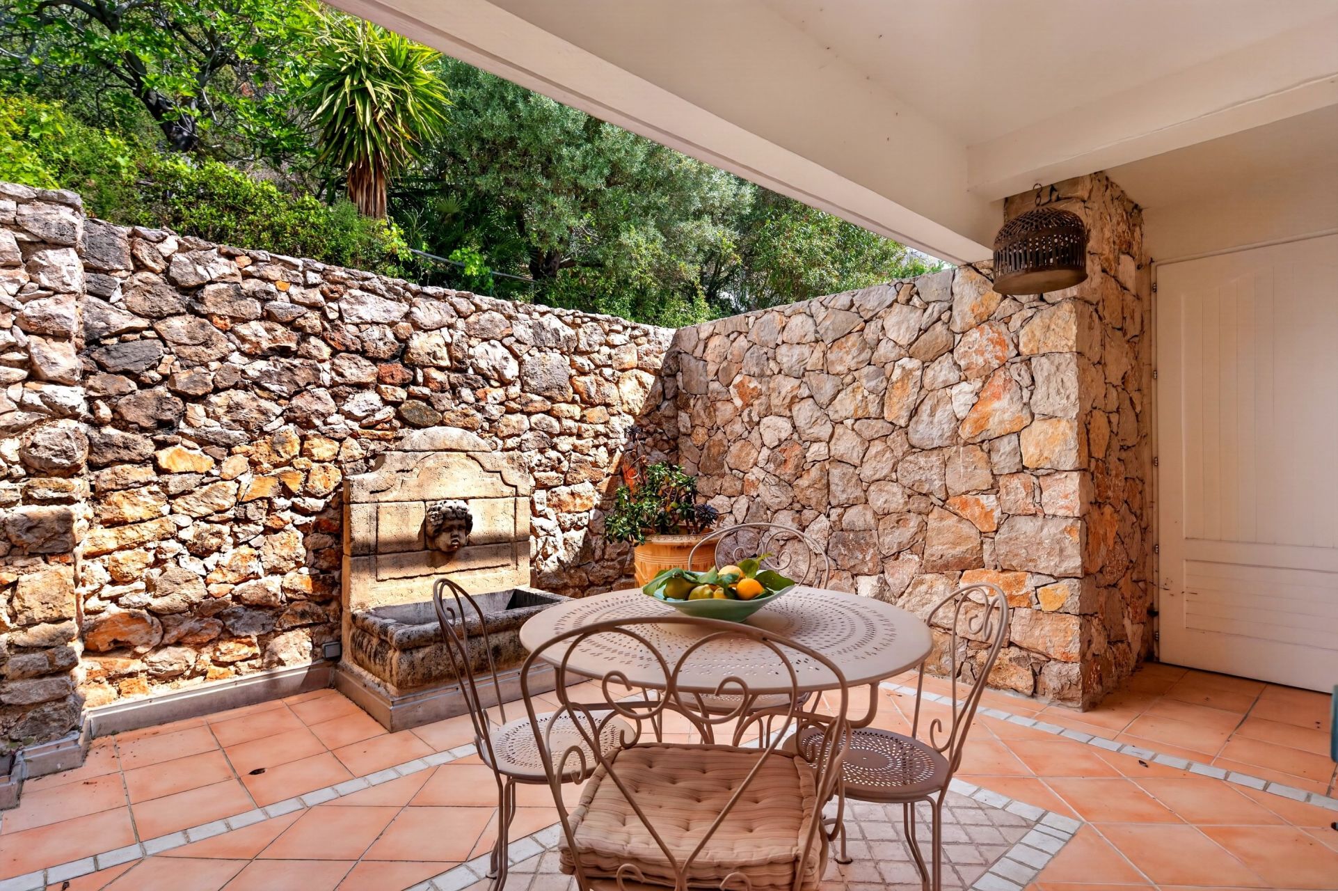 luxury villa 7 Rooms for sale on EZE (06360)