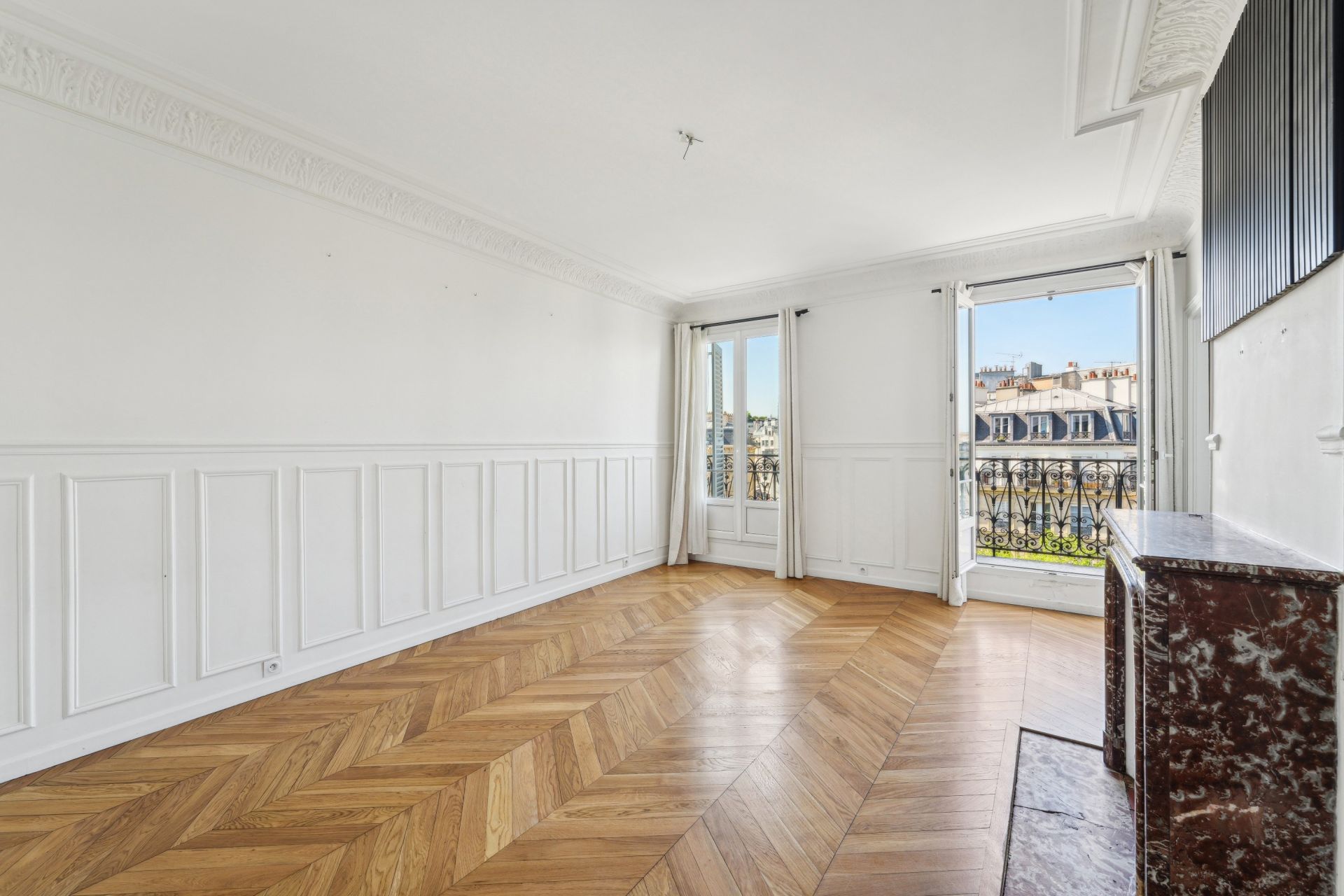 luxury apartment 6 Rooms for sale on PARIS (75008)