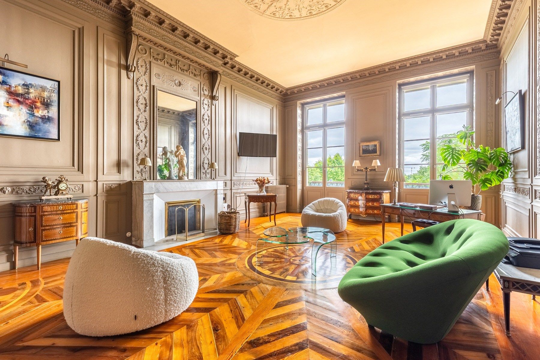 luxury apartment 9 Rooms for sale on BORDEAUX (33000)