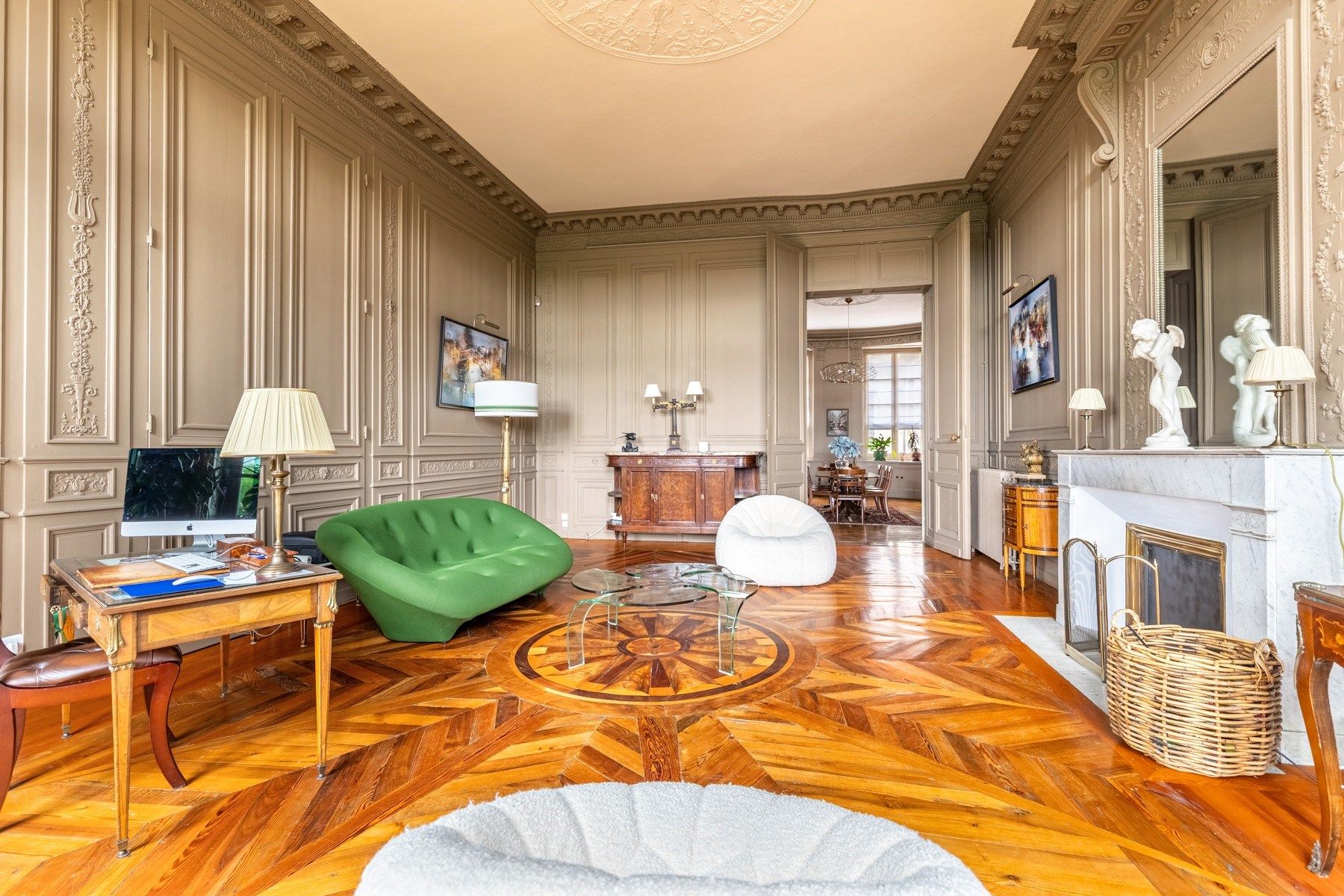 luxury apartment 9 Rooms for sale on BORDEAUX (33000)