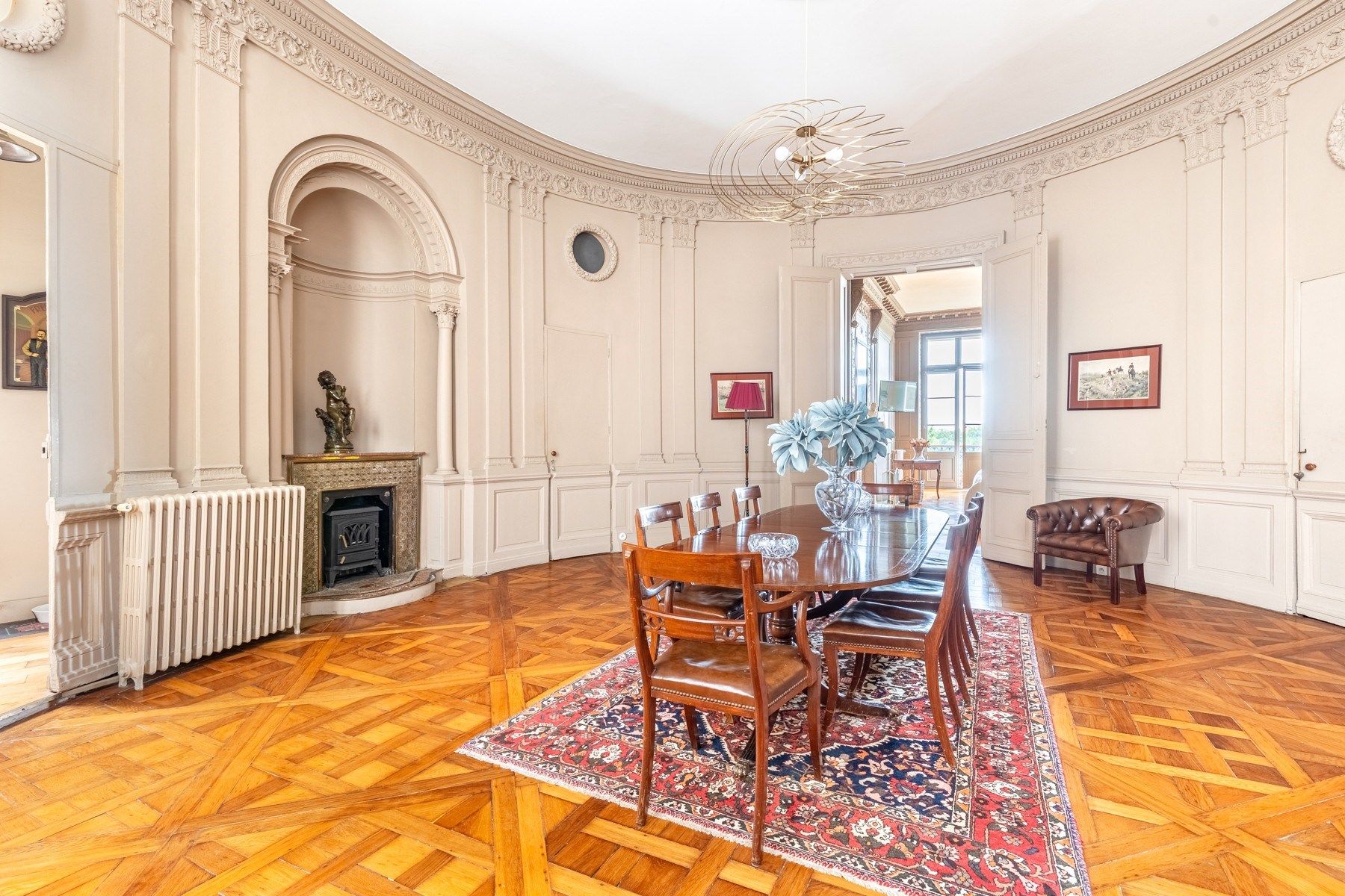 luxury apartment 9 Rooms for sale on BORDEAUX (33000)