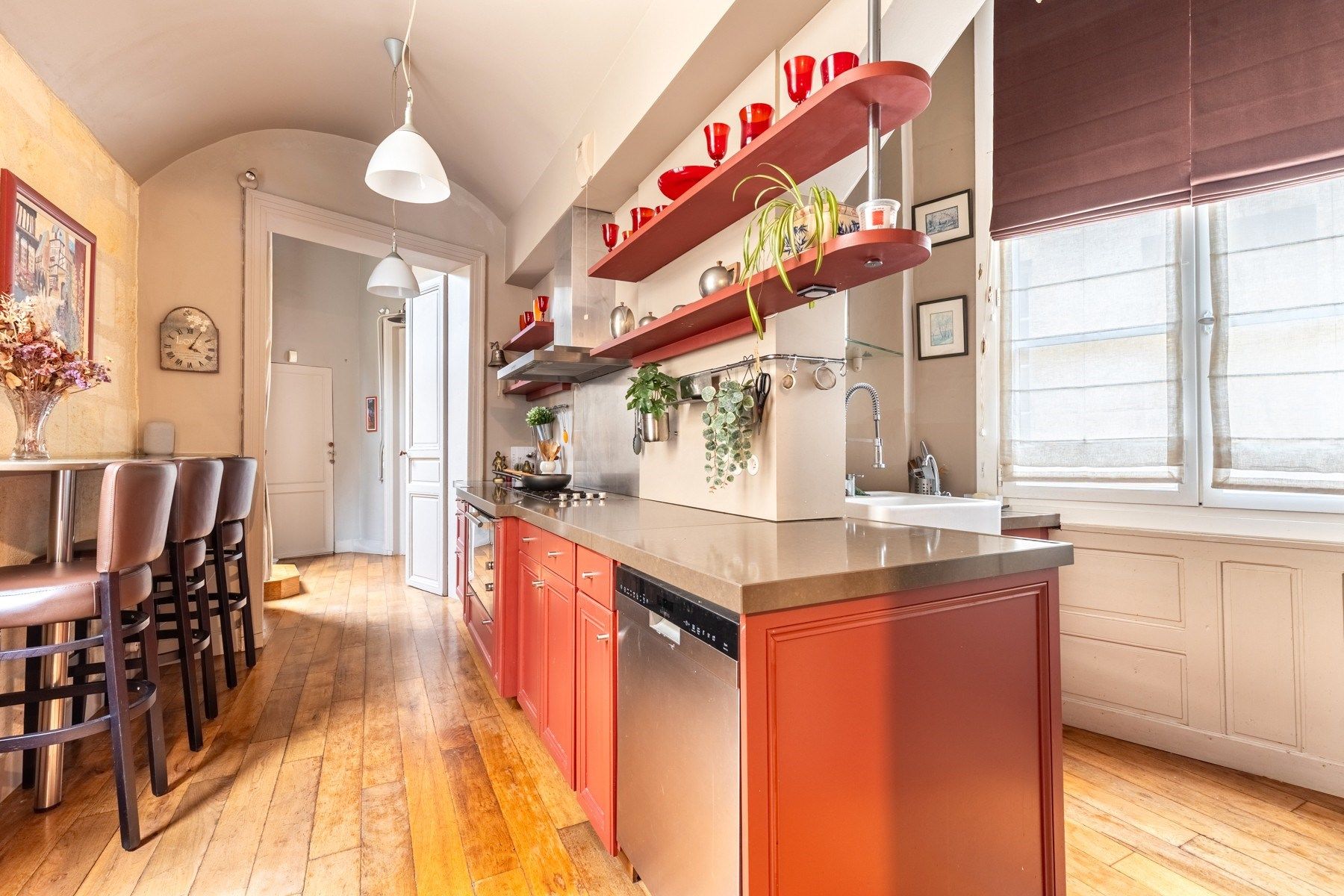 luxury apartment 9 Rooms for sale on BORDEAUX (33000)