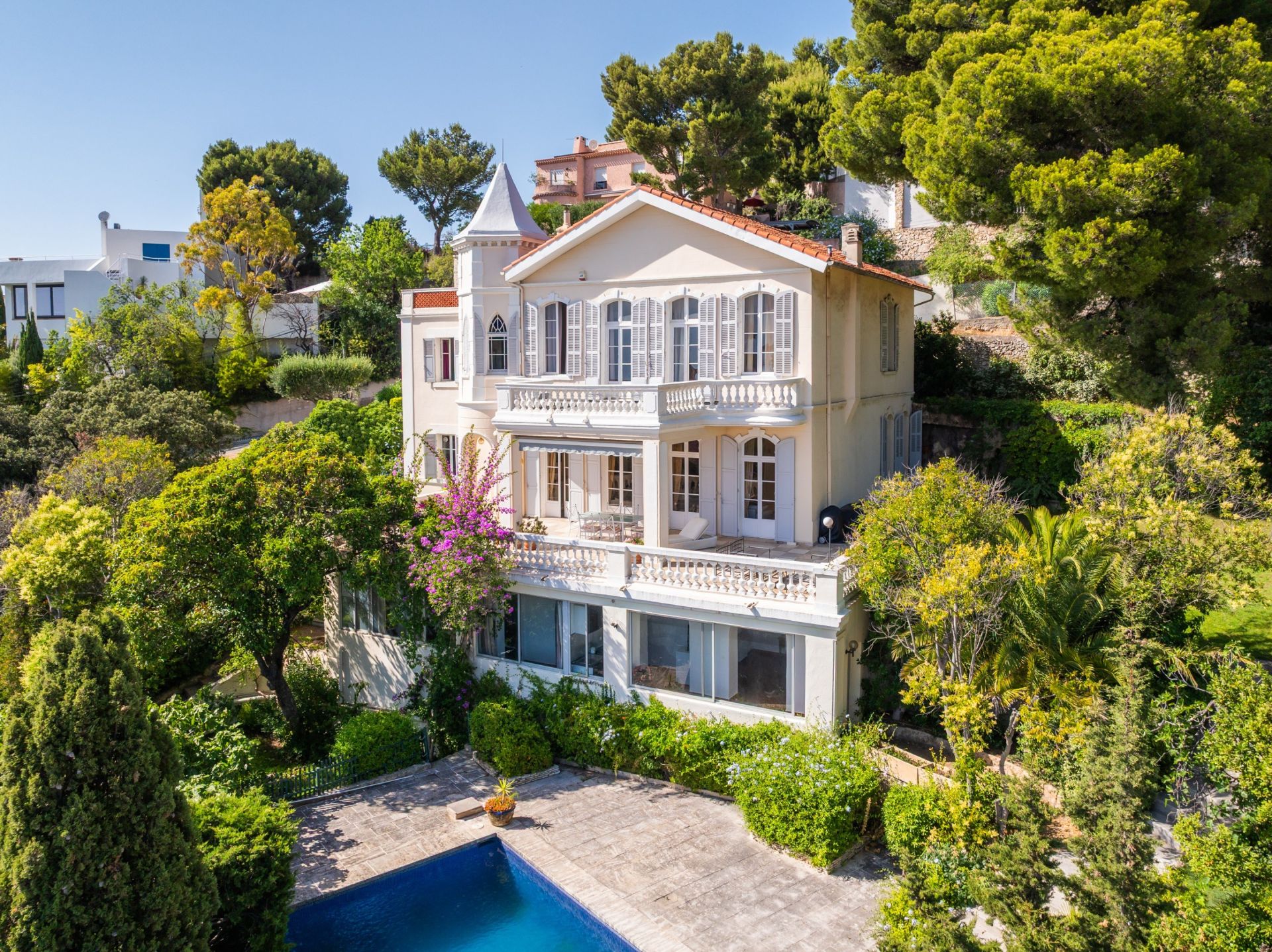 mansion 11 Rooms for sale on MARSEILLE (13007)