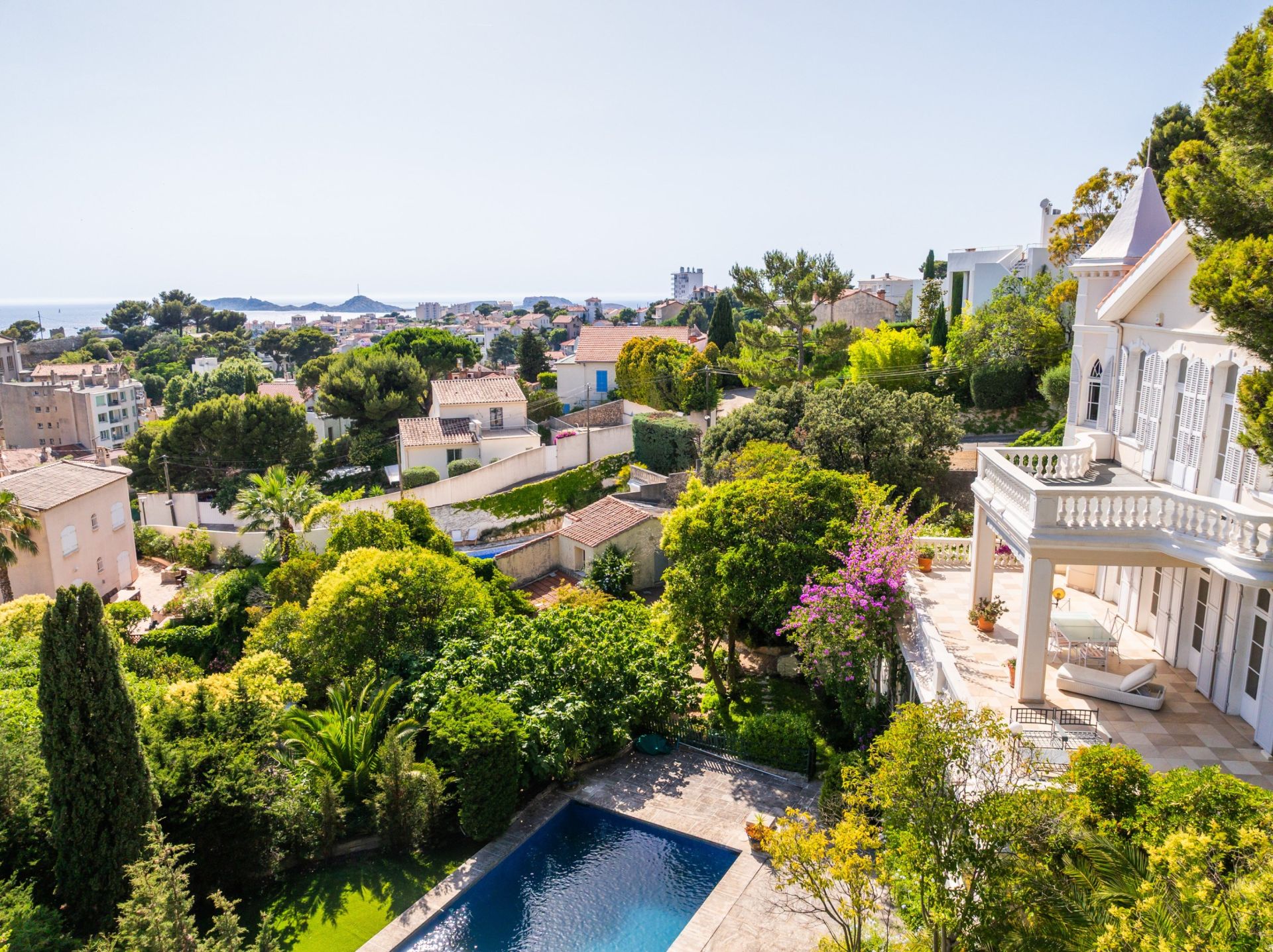 mansion 11 Rooms for sale on MARSEILLE (13007)