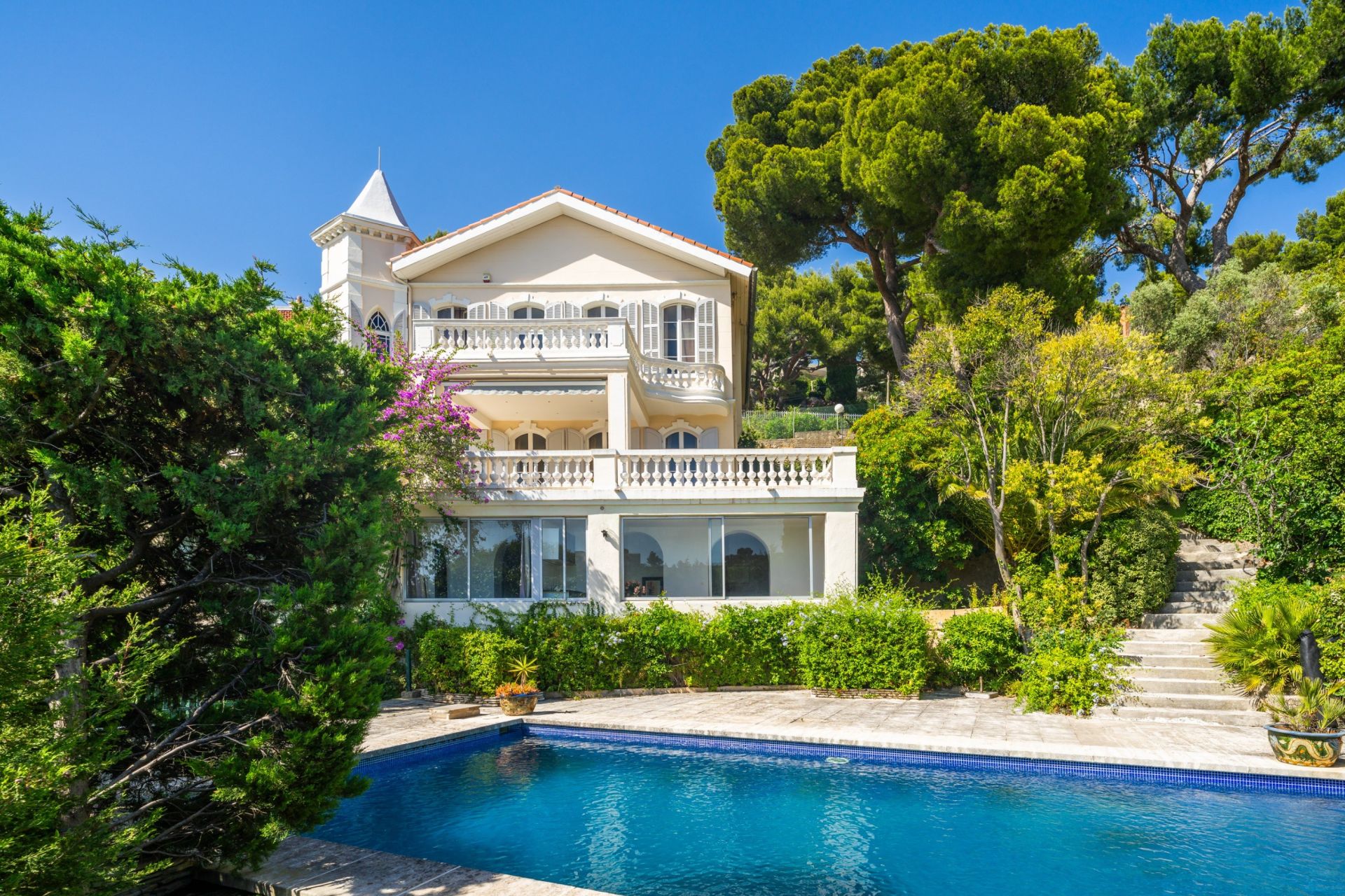 mansion 11 Rooms for sale on MARSEILLE (13007)