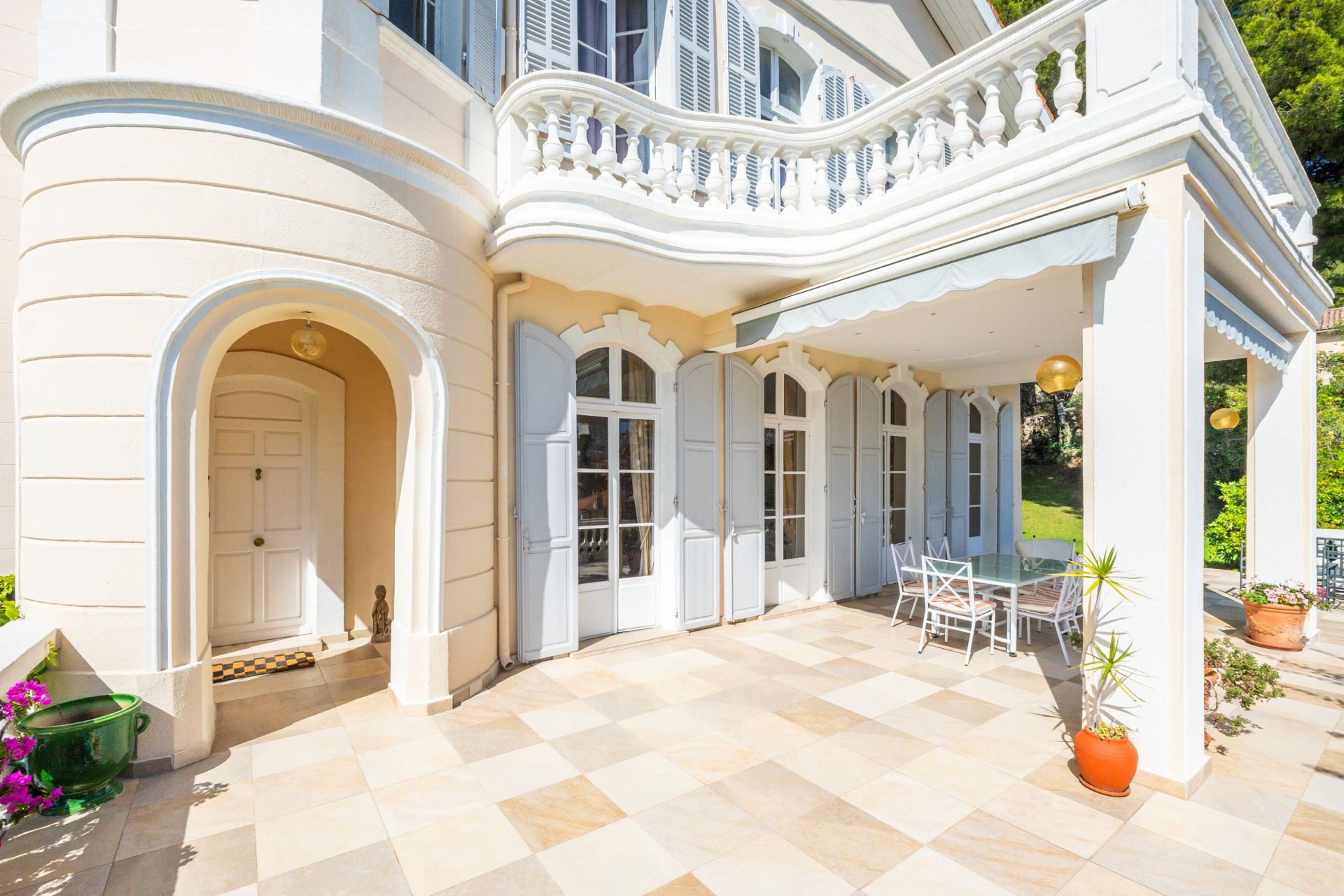 mansion 11 Rooms for sale on MARSEILLE (13007)