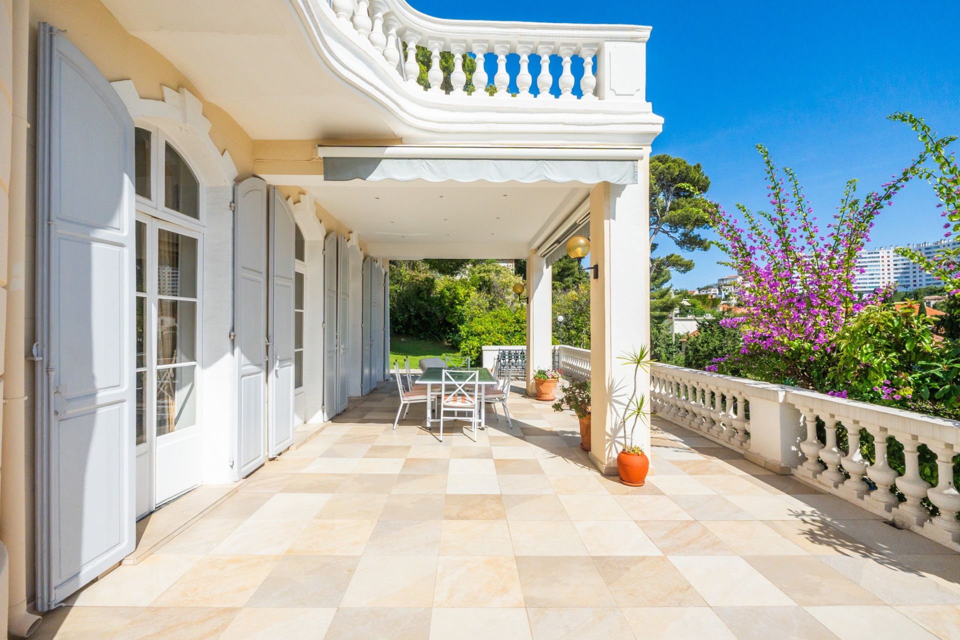 mansion 11 Rooms for sale on MARSEILLE (13007)
