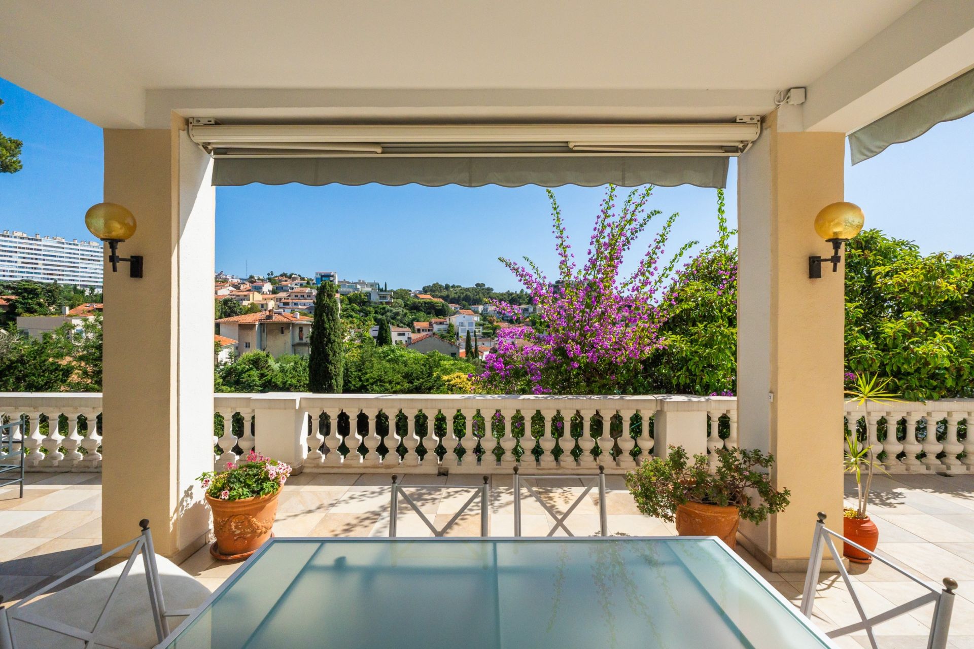 mansion 11 Rooms for sale on MARSEILLE (13007)