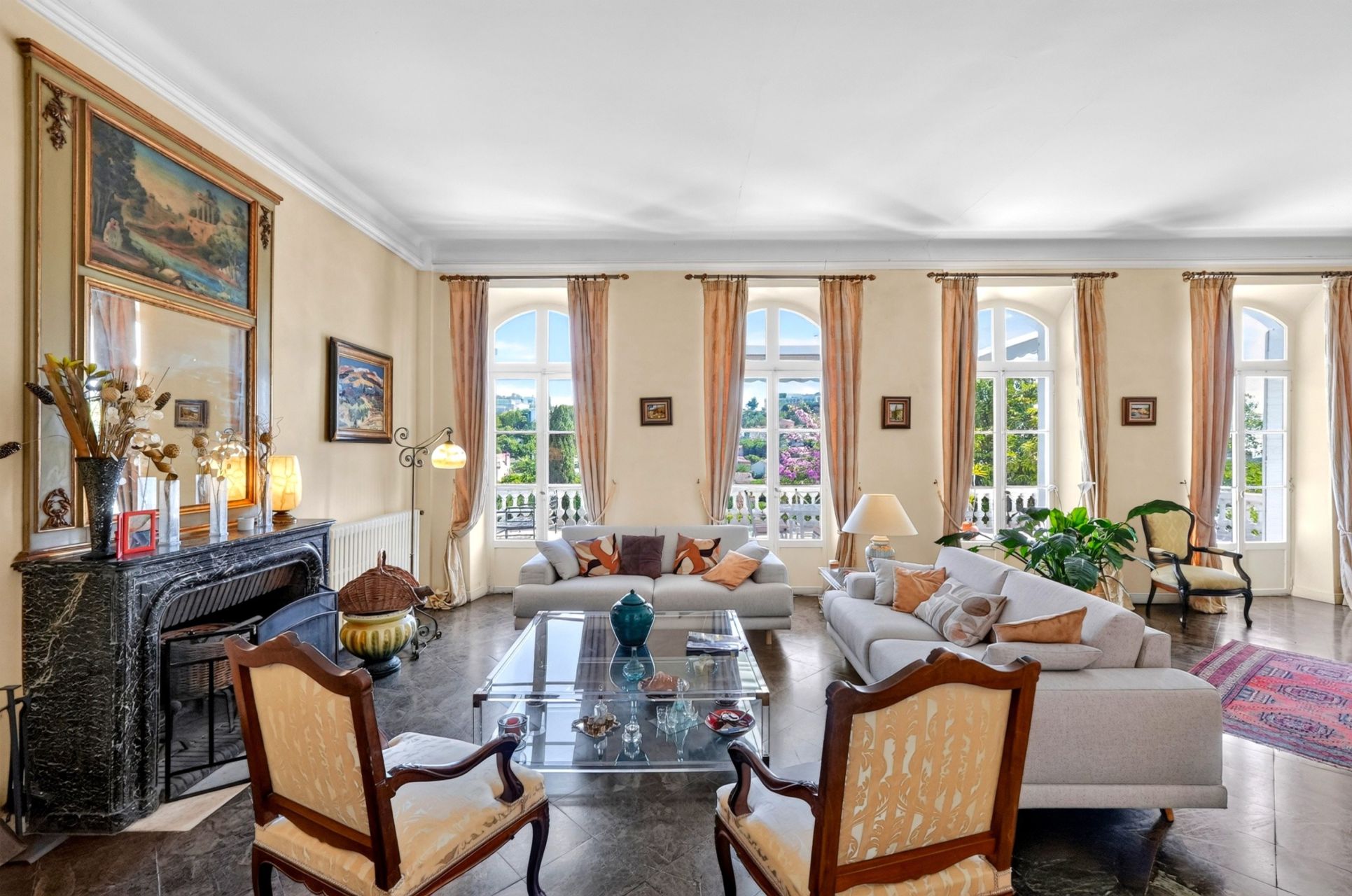 mansion 11 Rooms for sale on MARSEILLE (13007)