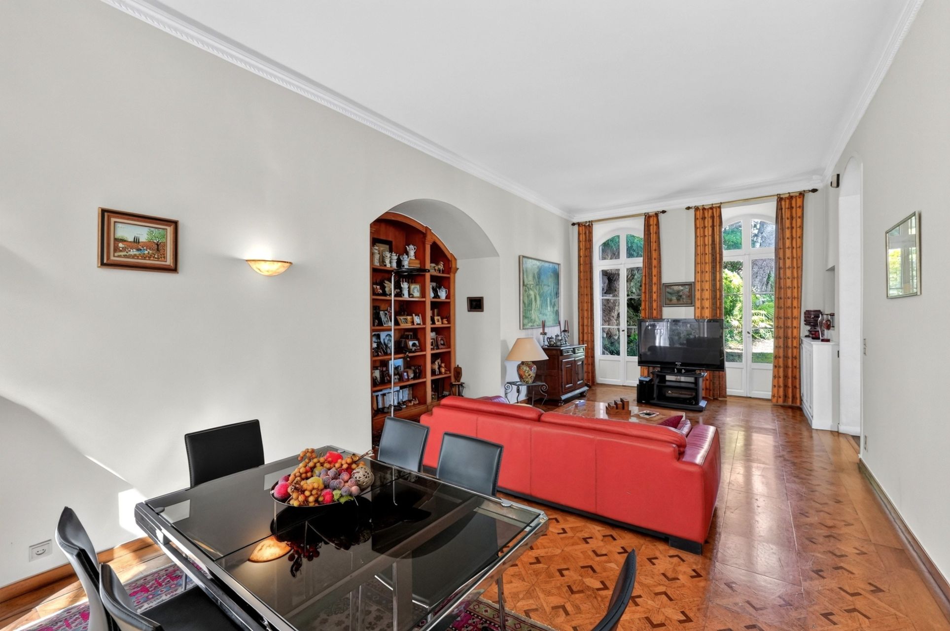 mansion 11 Rooms for sale on MARSEILLE (13007)