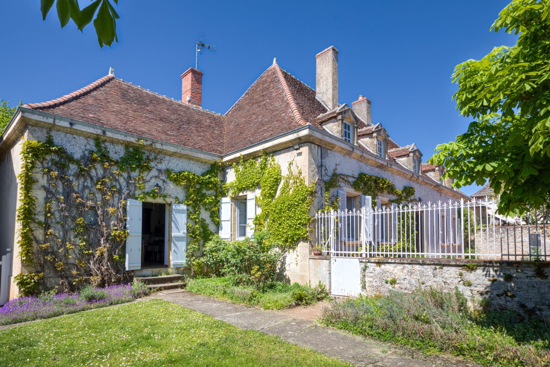 maison de luxe 8 Pièces en vente sur VIRY (71120)