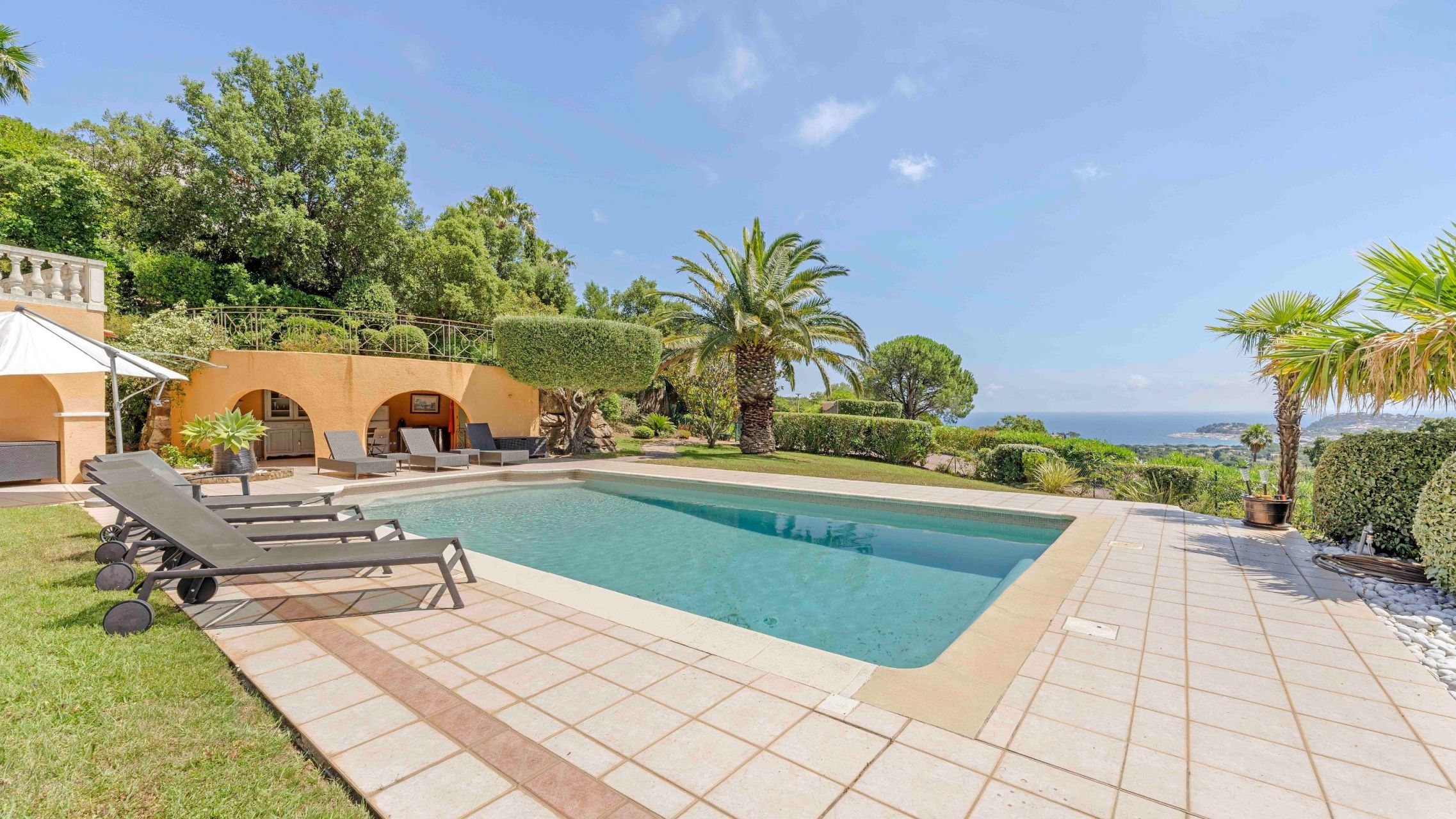 bastide 12 Pièces en vente sur CAVALAIRE SUR MER (83240)