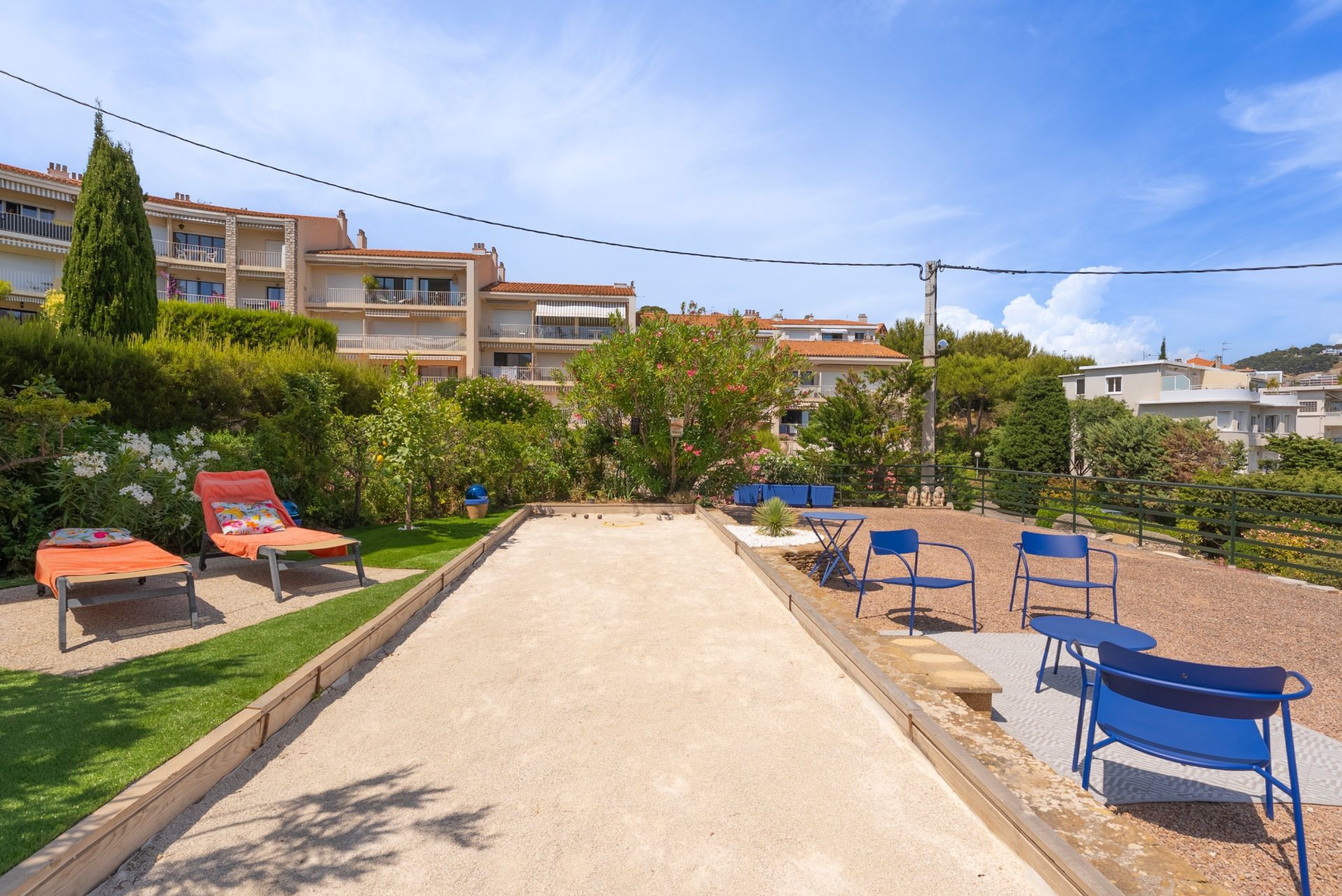 luxury apartment 2 Rooms for rent on CASSIS (13260)