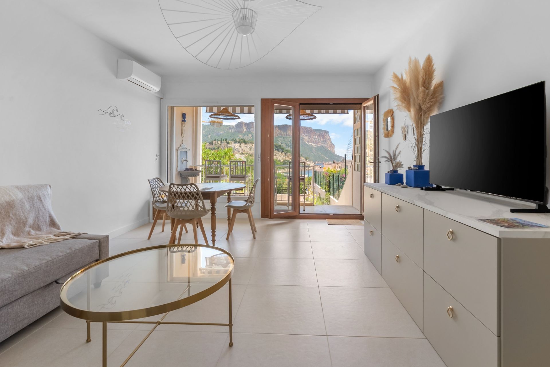 luxury apartment 2 Rooms for rent on CASSIS (13260)