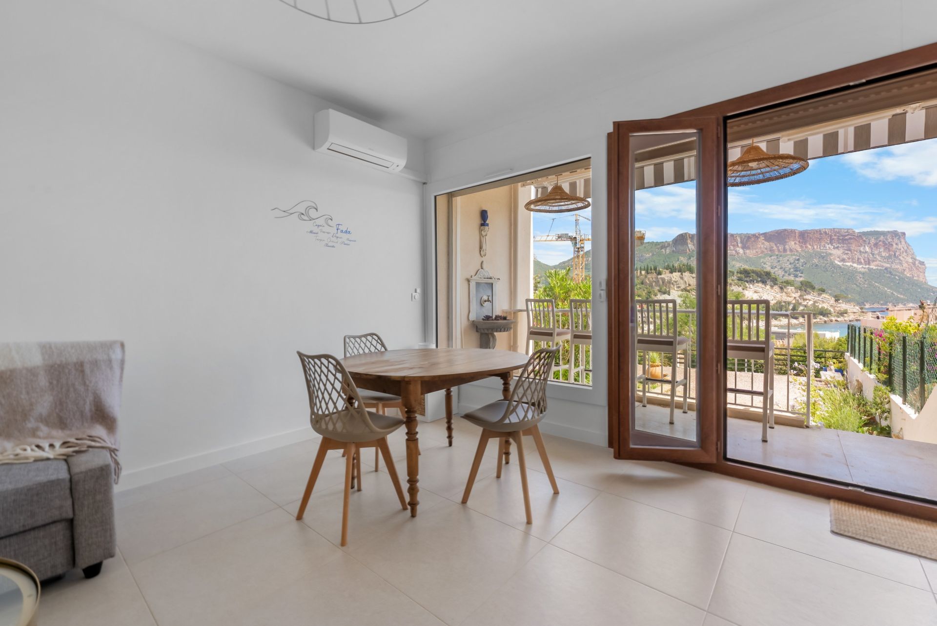 luxury apartment 2 Rooms for rent on CASSIS (13260)