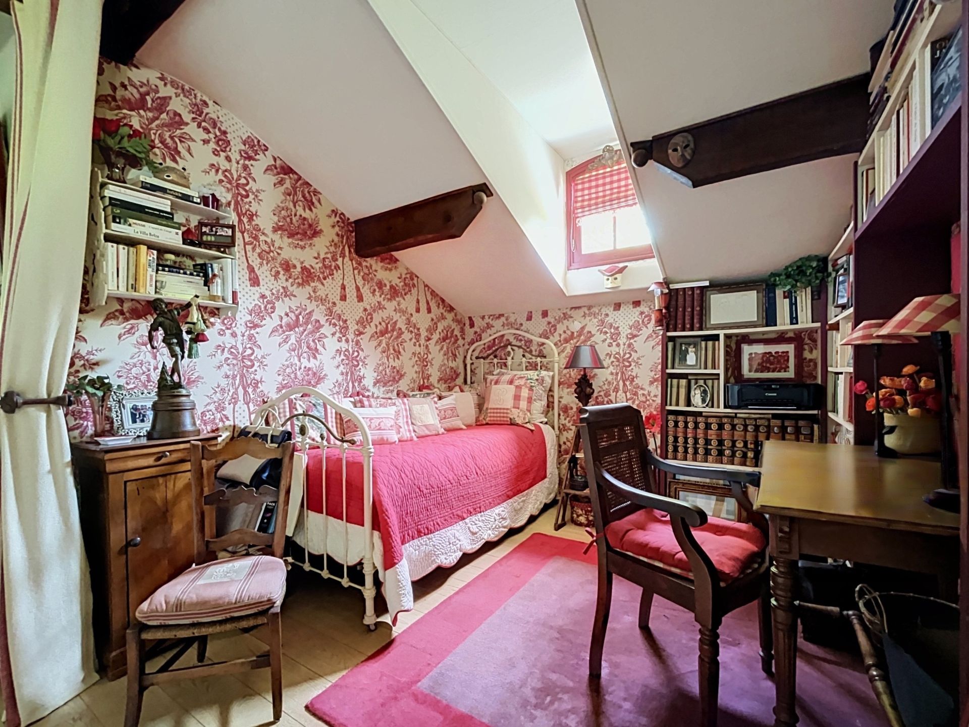 luxury house 7 Rooms for sale on ST PEE SUR NIVELLE (64310)