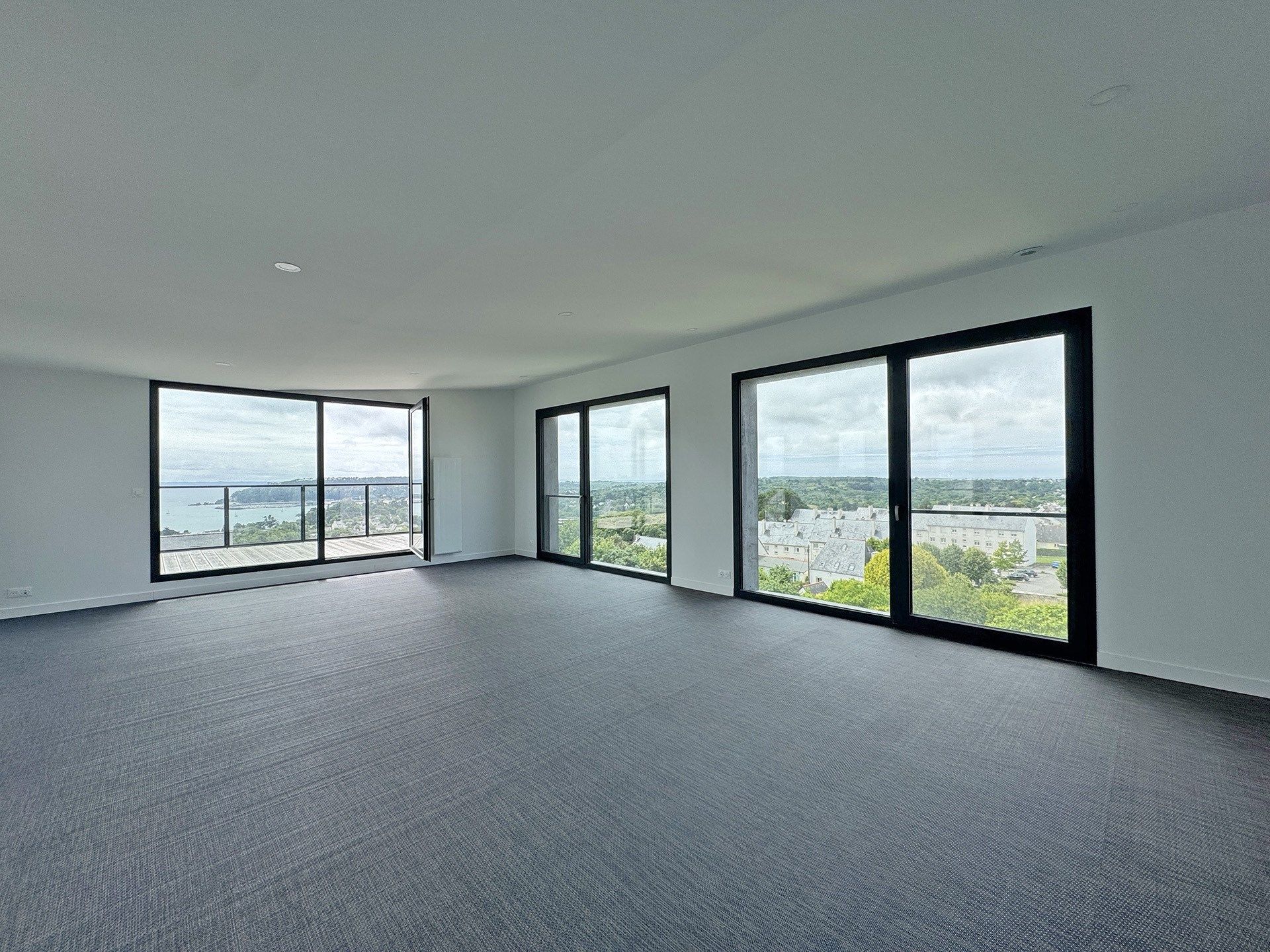 luxury apartment 6 Rooms for sale on CROZON (29160)