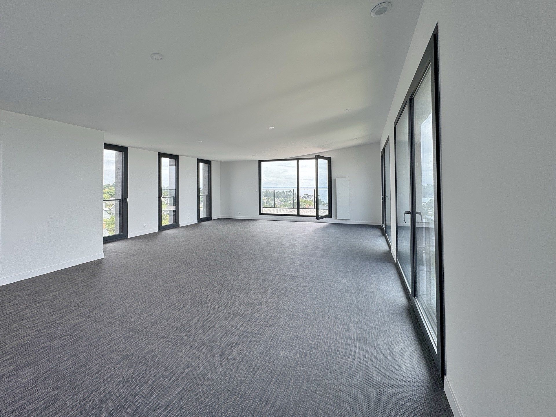 luxury apartment 6 Rooms for sale on CROZON (29160)