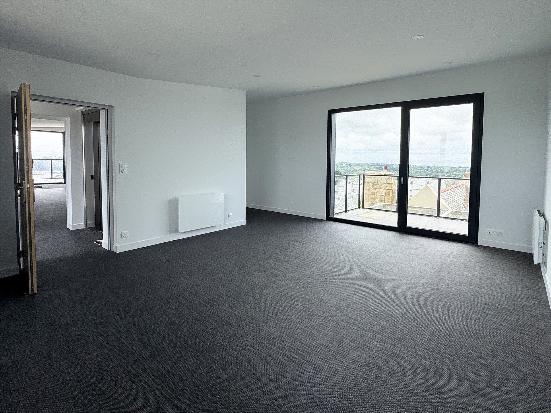 luxury apartment 6 Rooms for sale on CROZON (29160)