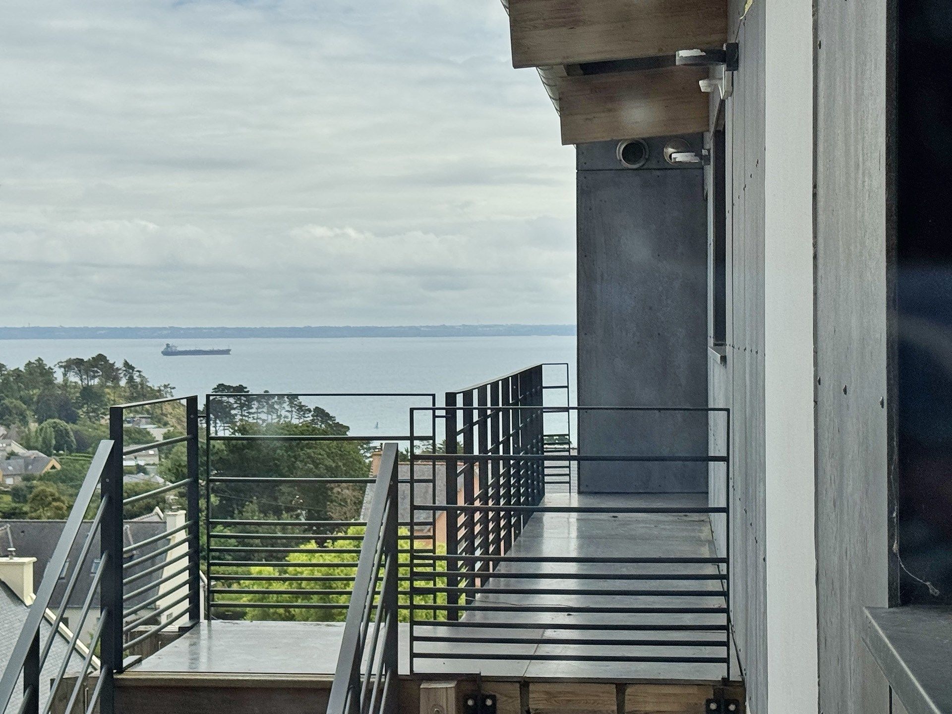 luxury apartment 6 Rooms for sale on CROZON (29160)