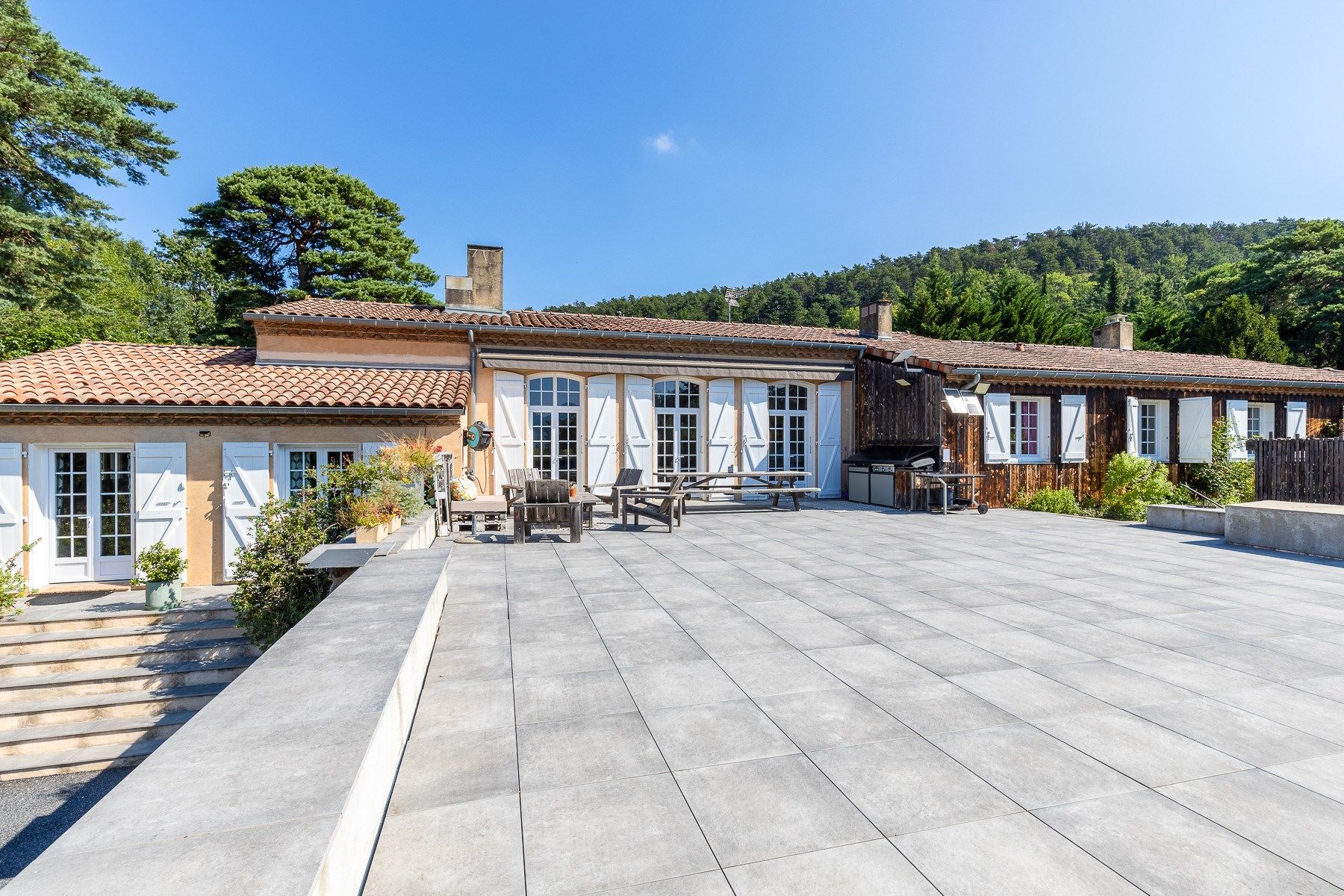 luxury house 9 Rooms for sale on MAZAMET (81200)