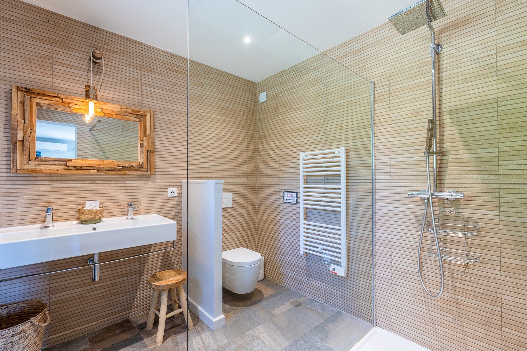 luxury house 9 Rooms for sale on MAZAMET (81200)