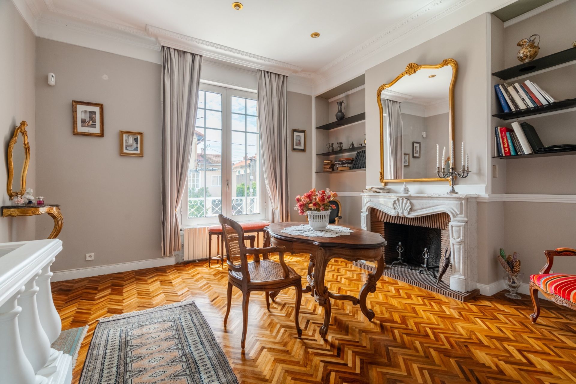 luxury house 5 Rooms for sale on MARSEILLE (13008)
