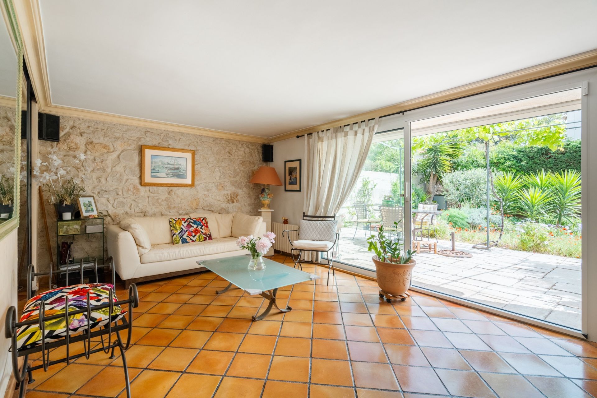 luxury house 5 Rooms for sale on MARSEILLE (13008)
