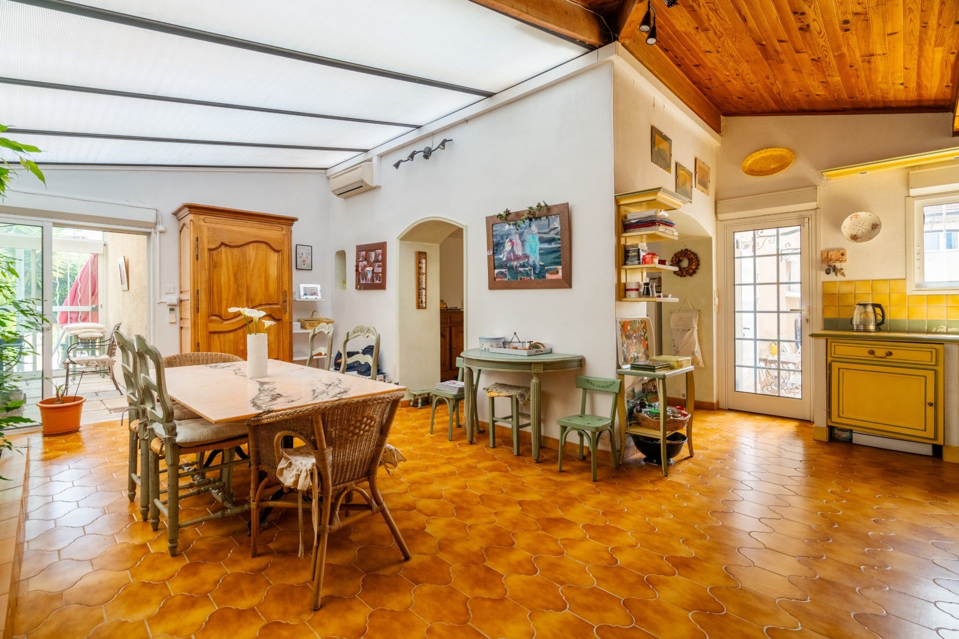 luxury house 5 Rooms for sale on MARSEILLE (13008)