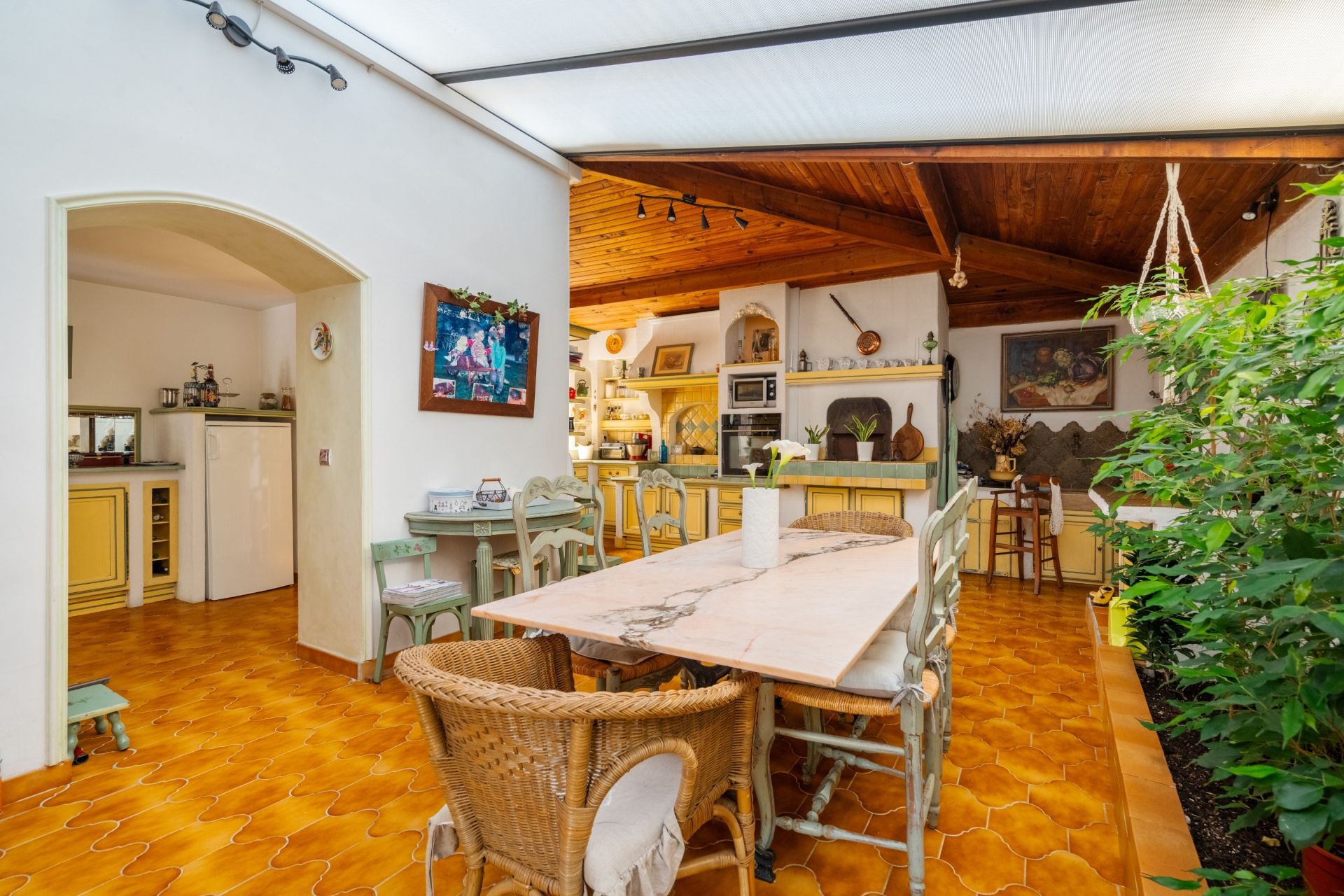 luxury house 5 Rooms for sale on MARSEILLE (13008)