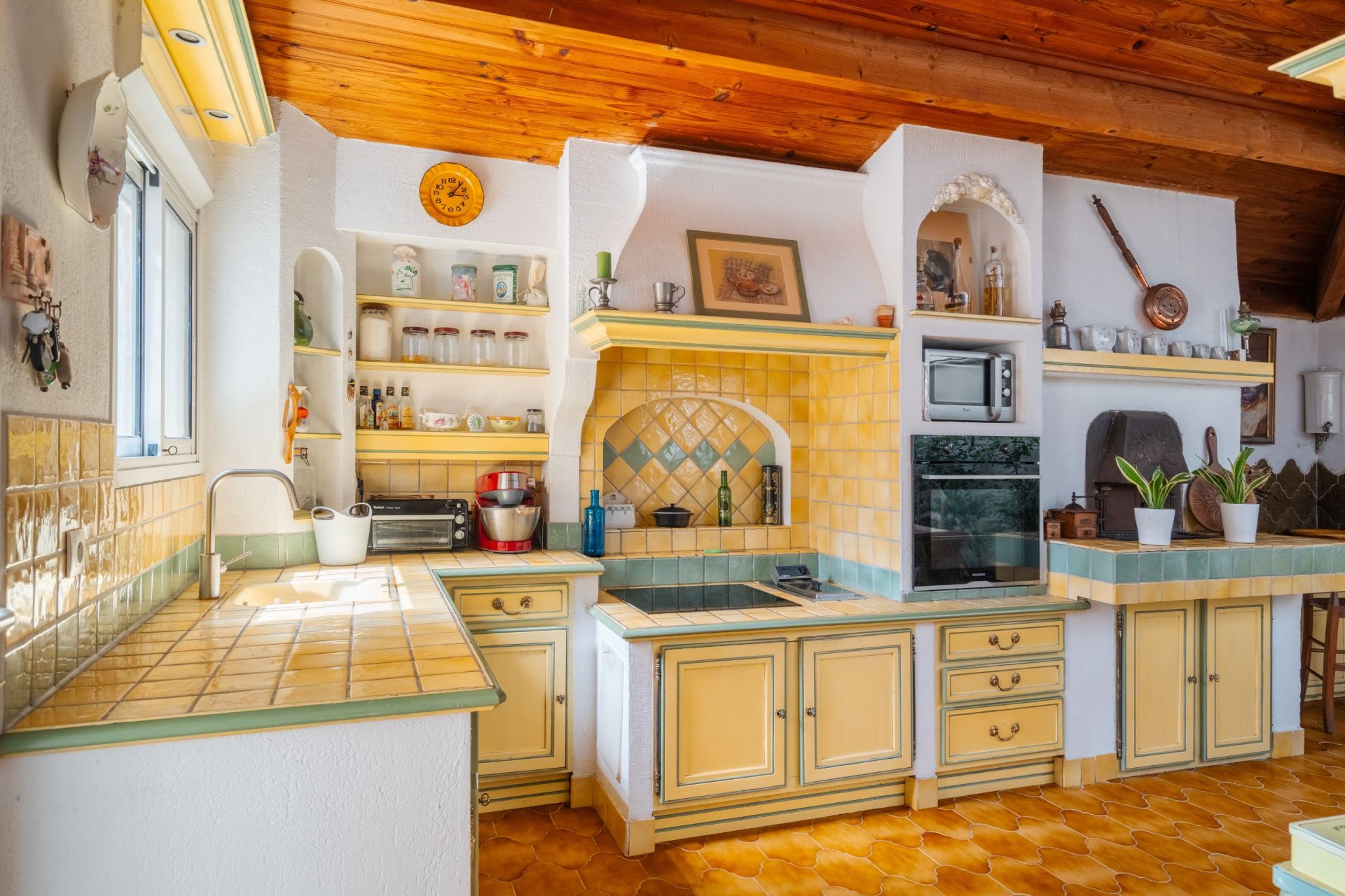 luxury house 5 Rooms for sale on MARSEILLE (13008)