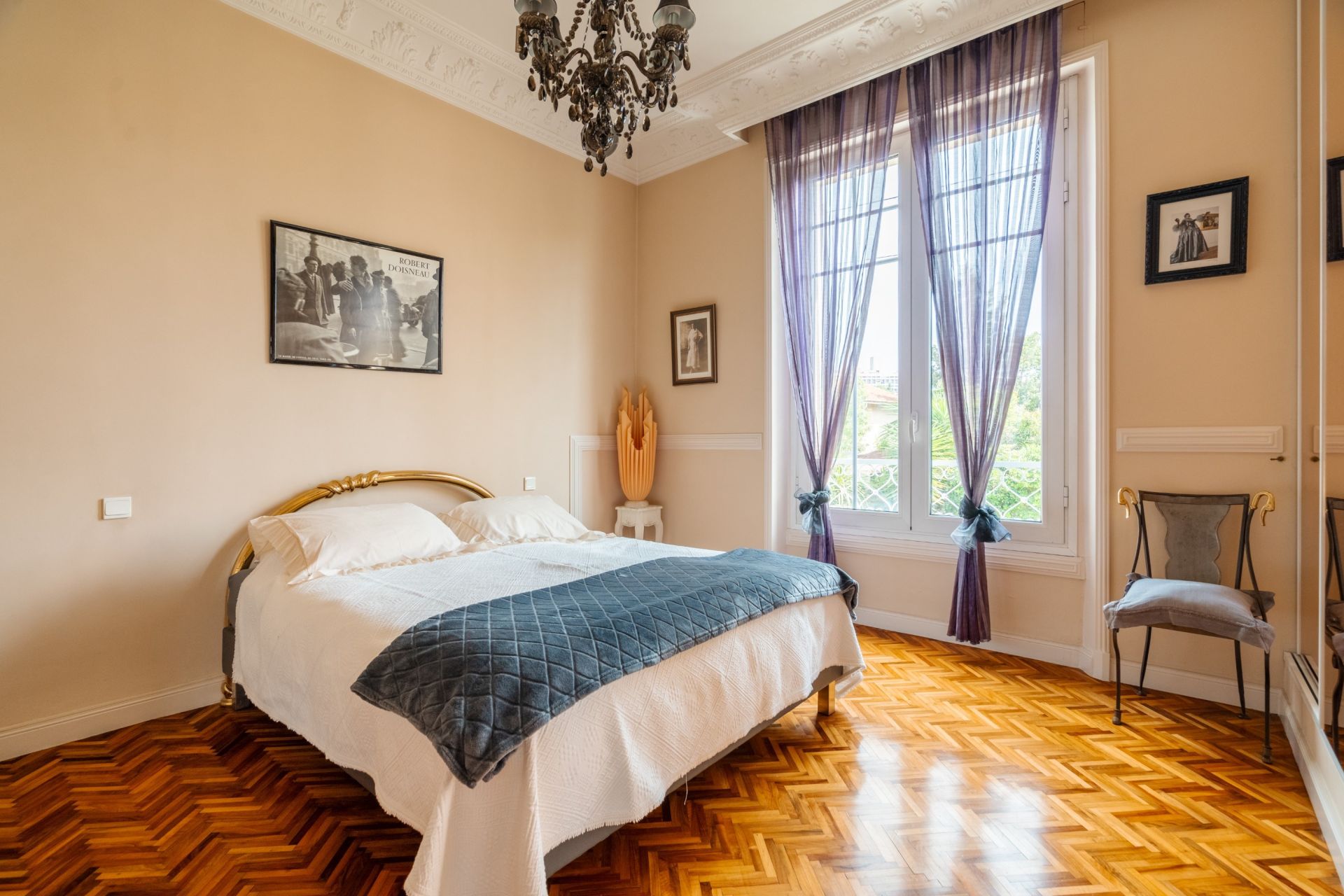 luxury house 5 Rooms for sale on MARSEILLE (13008)