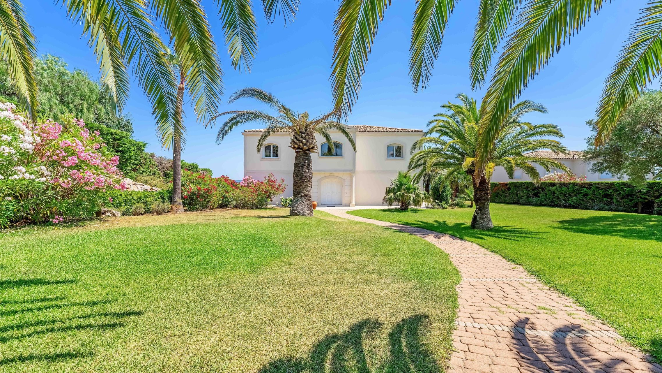 mansion 10 Rooms for sale on GRIMAUD (83310)